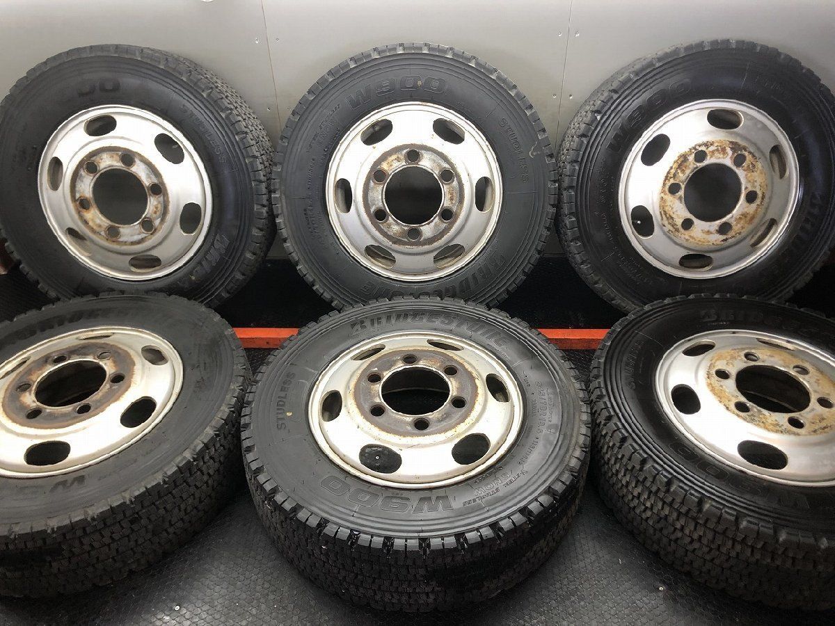 【BS W900 245/70R19.5 136/134J】スタッドレス 6本【TOPY製 トラックホイール 19.5インチ 6.75J6HPCD222.25+136】25年 バリ溝　(STT240)