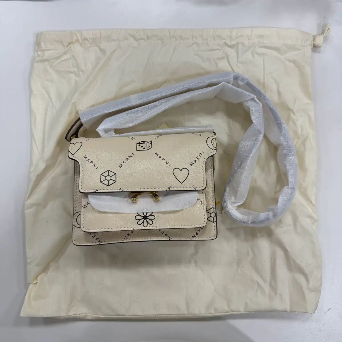 新商品 (未使用) マルニ トランク クロスバック アイボリー プリンティング