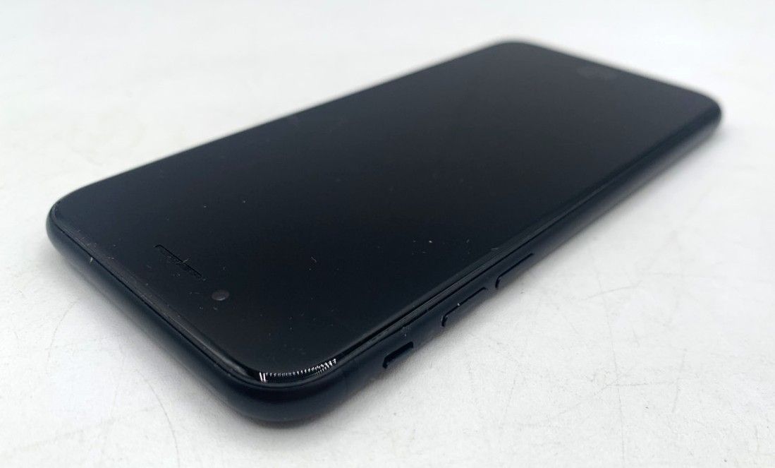 iPhone SE2 64GB ブラック SIMフリー 中古美品 - メルカリ