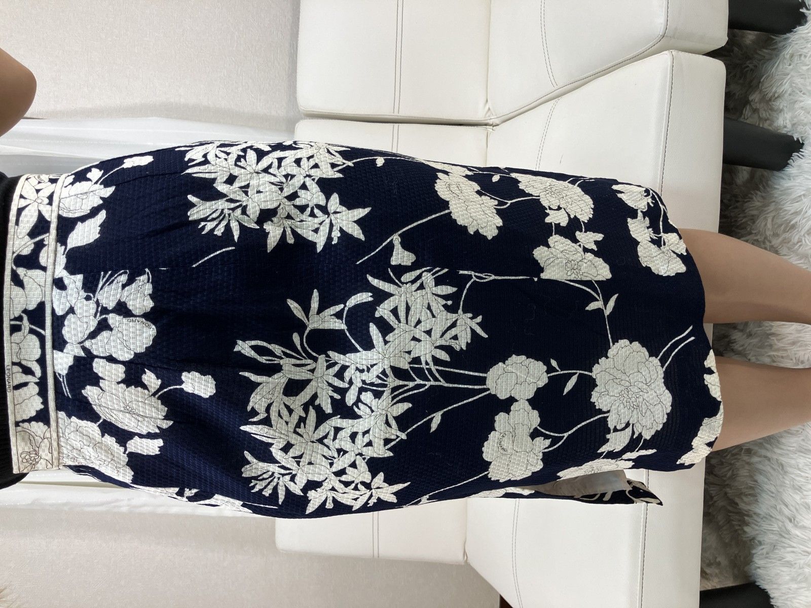 LEONARD FASHION タイトスカート 花柄 フローラル 総柄 日本製 ネイビー アイボリー コットン キュプラ ミディ丈 バックスリット レディース 67-93 軽微使用感あり 7,685円
