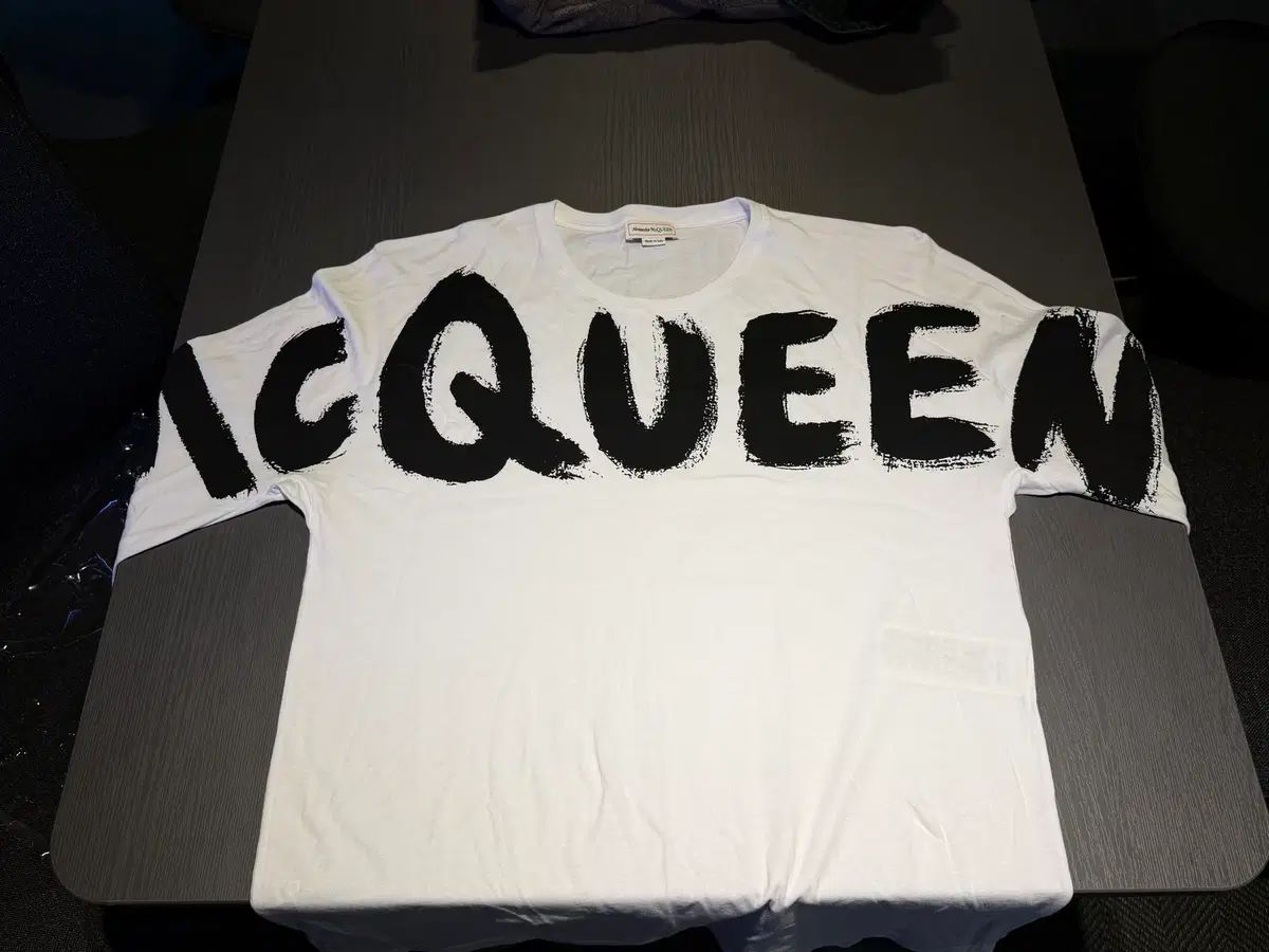 Alexander McQueen グラフィティ 起毛着物スリーブ Tシャツ 白/ブラック