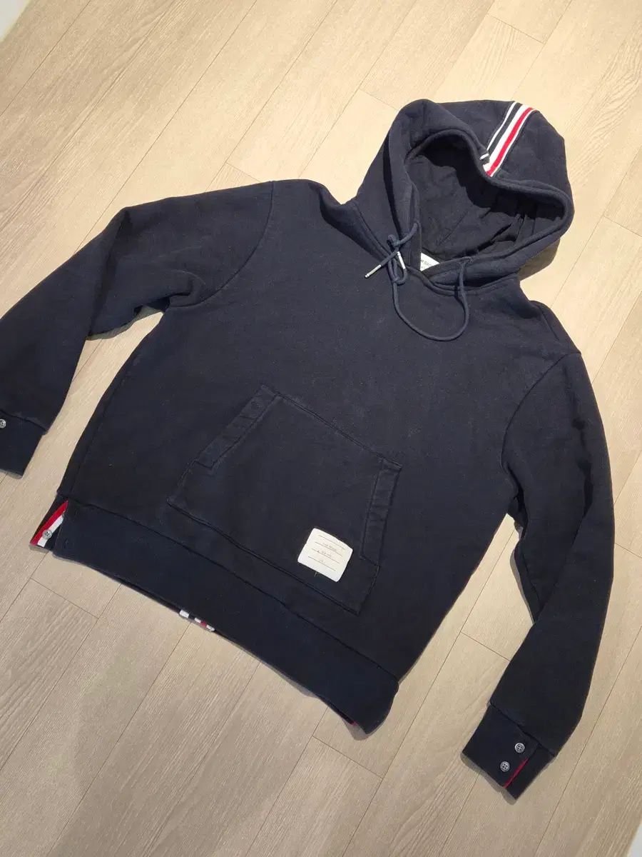 トム・ブラウン ネイビー 3本線 フードTシャツ