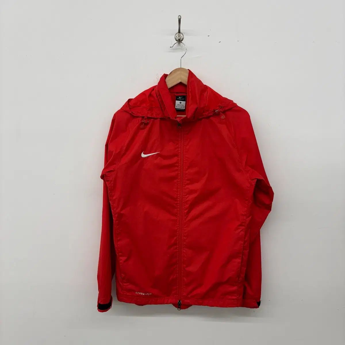 ナイキ STORM-FIT ウィンドブレーカー ジャケット レッド メンズ XS