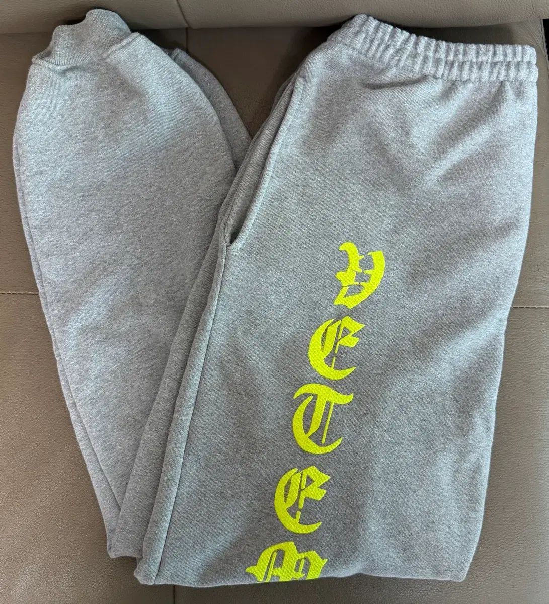 M VETEMENTS ヴェトモン アナキ ロゴ スウェットパンツ ジョガーパンツ グレー