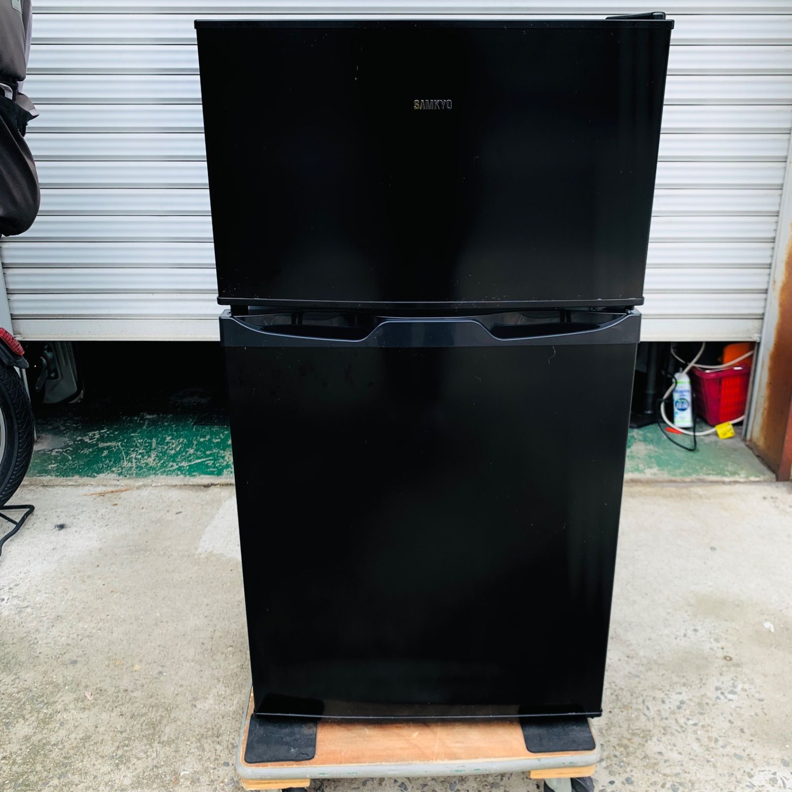 5r55. 美品 SAMKYO 95L 冷蔵庫 GU90 ブラック 2026年購入 - メルカリ