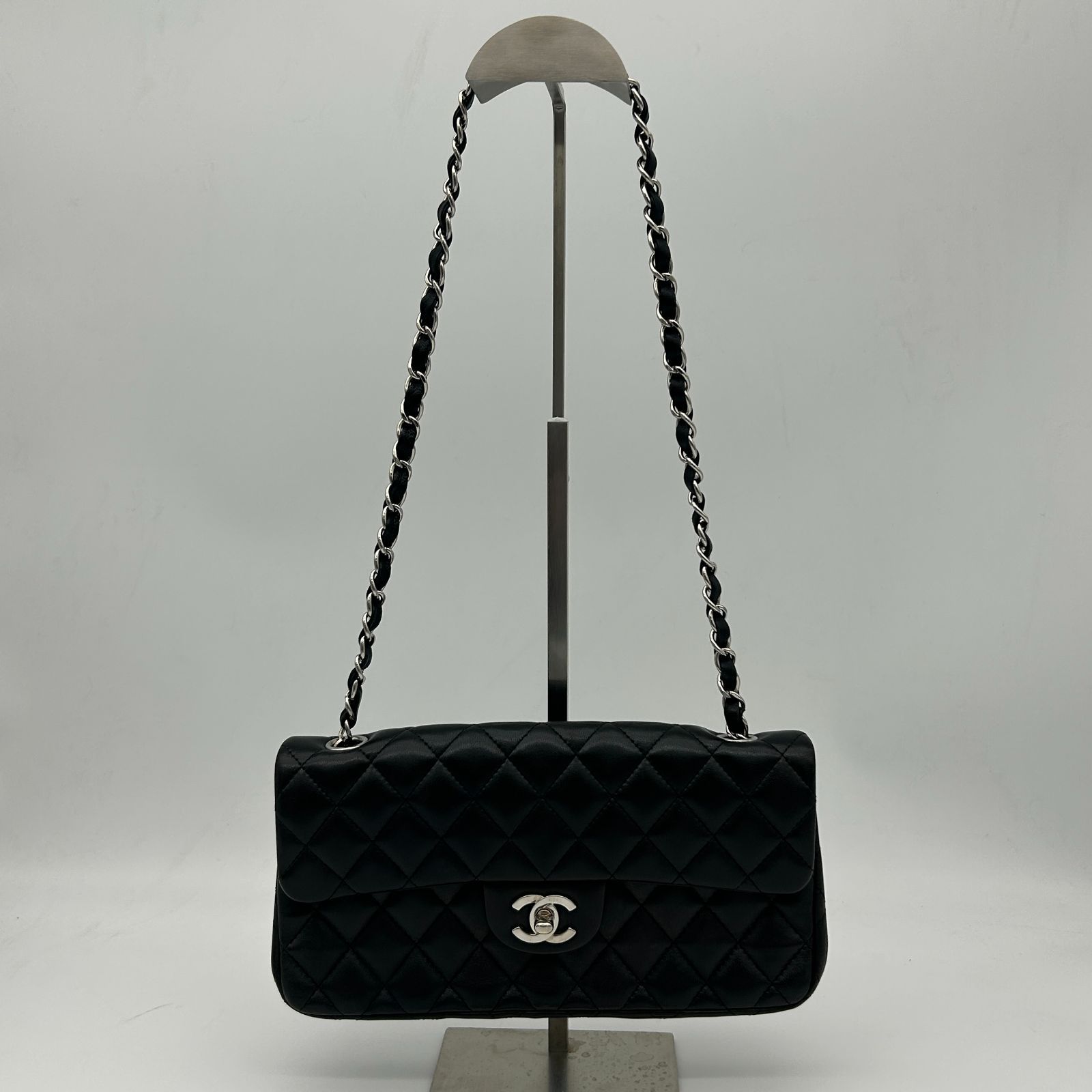 CHANEL（シャネル）　マトラッセ　ラムスキン レザーショルダーバッグ　13番　【中古】