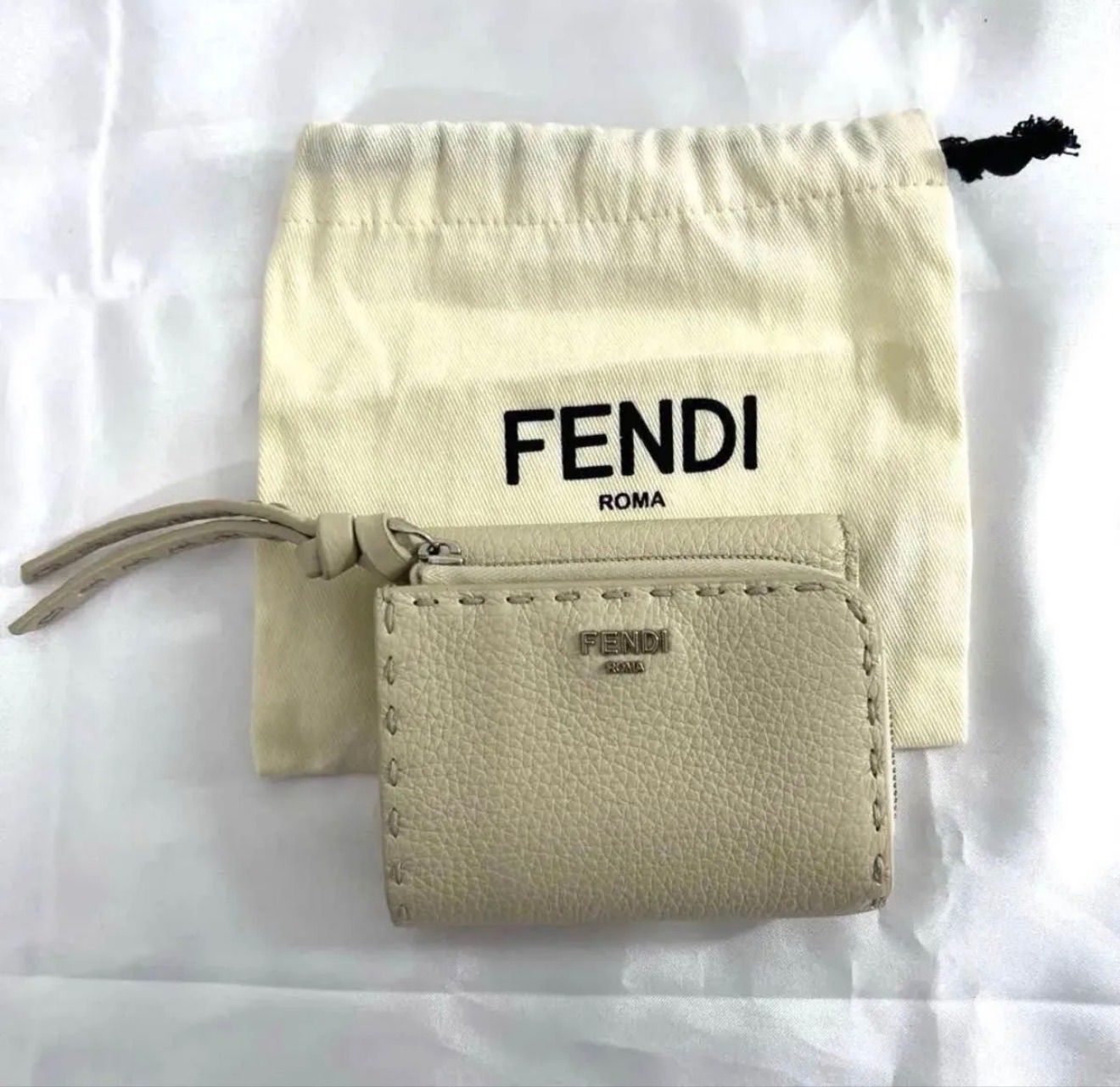 美品 FENDI フェンディ ピーカブー マイクロ 三つ折り財布 ベージュ レザー 保存袋付 コンパクトウォレット