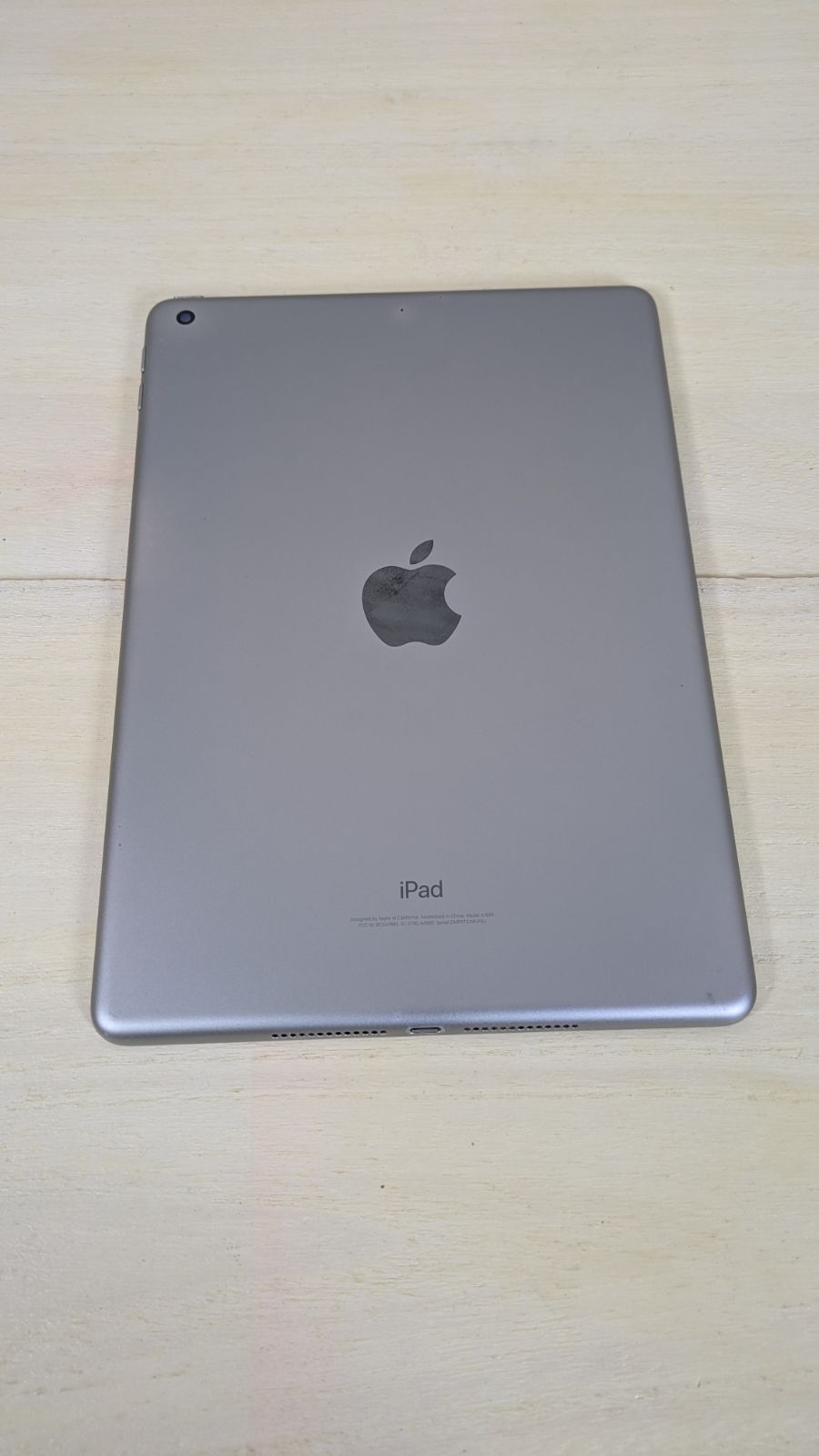 iPad第6世代 32GB Wi-Fiモデル 中古 傷あり - メルカリ