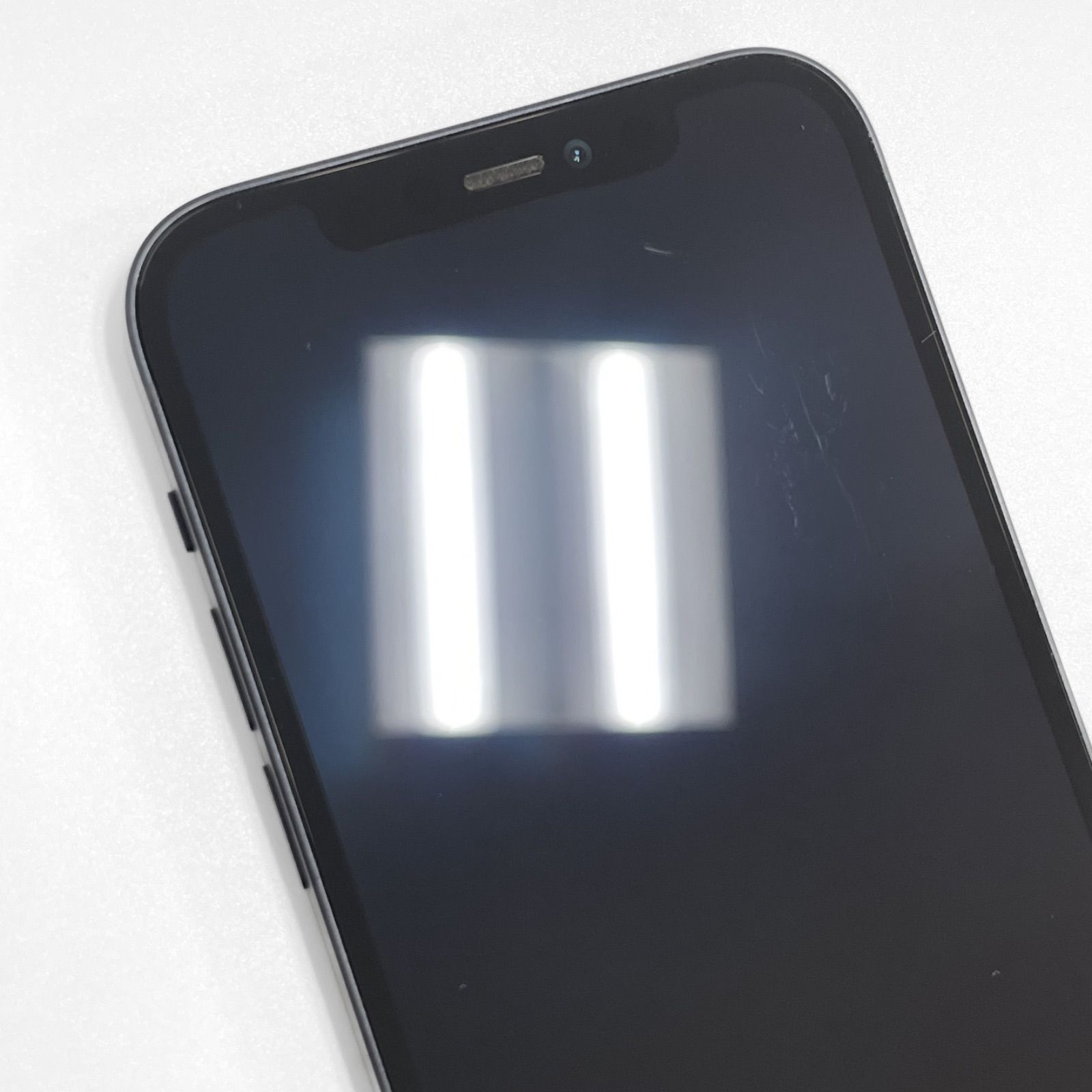 中古】iPhone12 64GB ブラック バッテリー84%~89％ docomo iphone 本体
