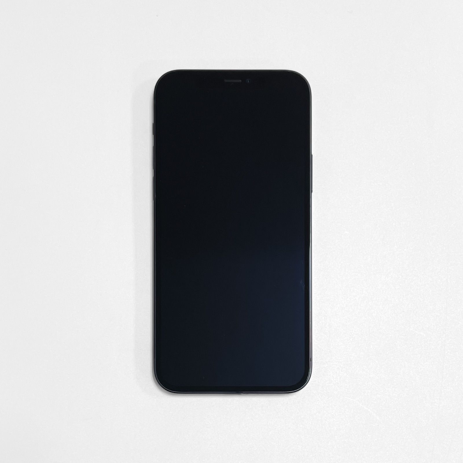中古】iPhone12 64GB ブラック バッテリー84%~89％ docomo iphone 本体