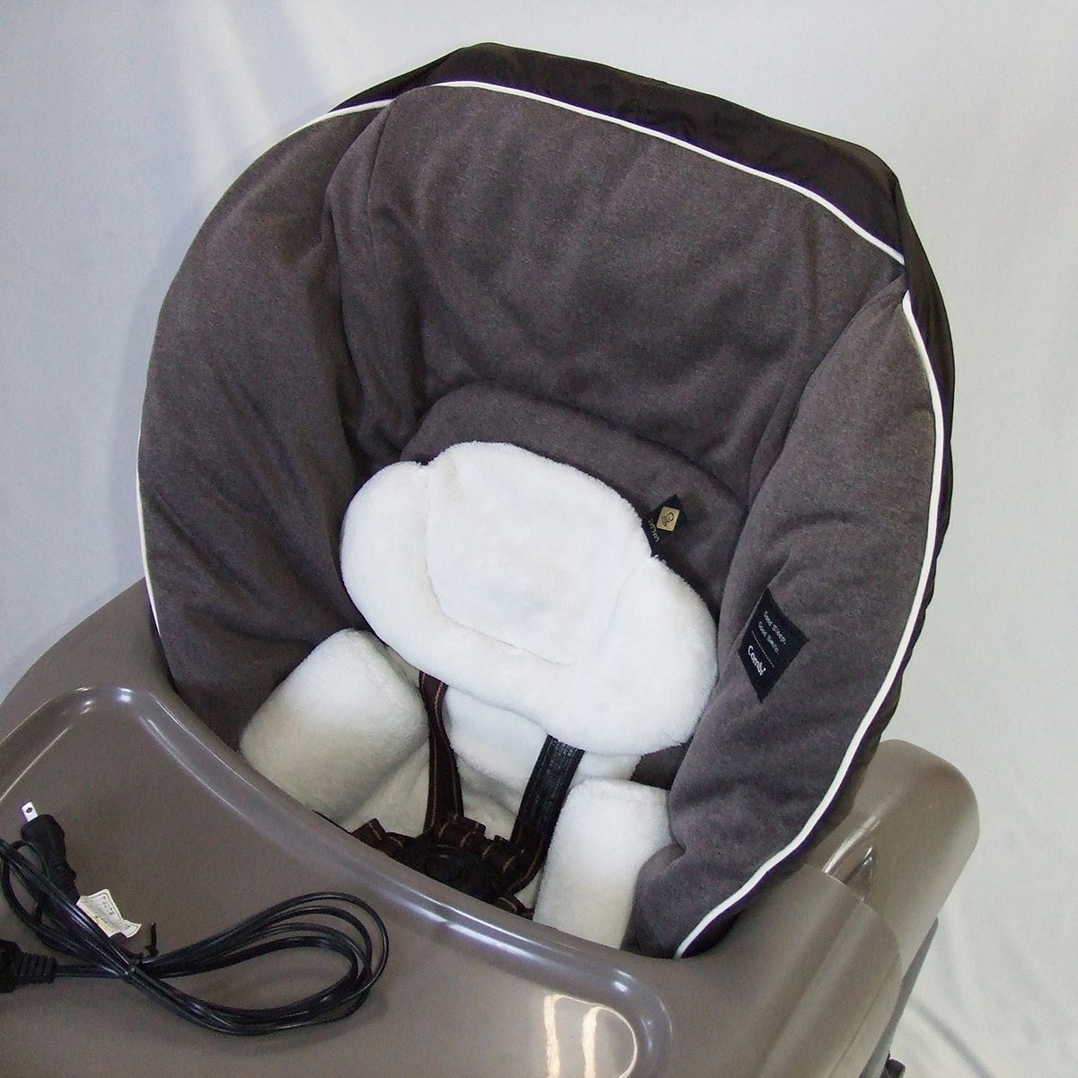 お得っ！厳選中古】電動 ハイローチェア 中古 コンビ Combi ネムリラ 