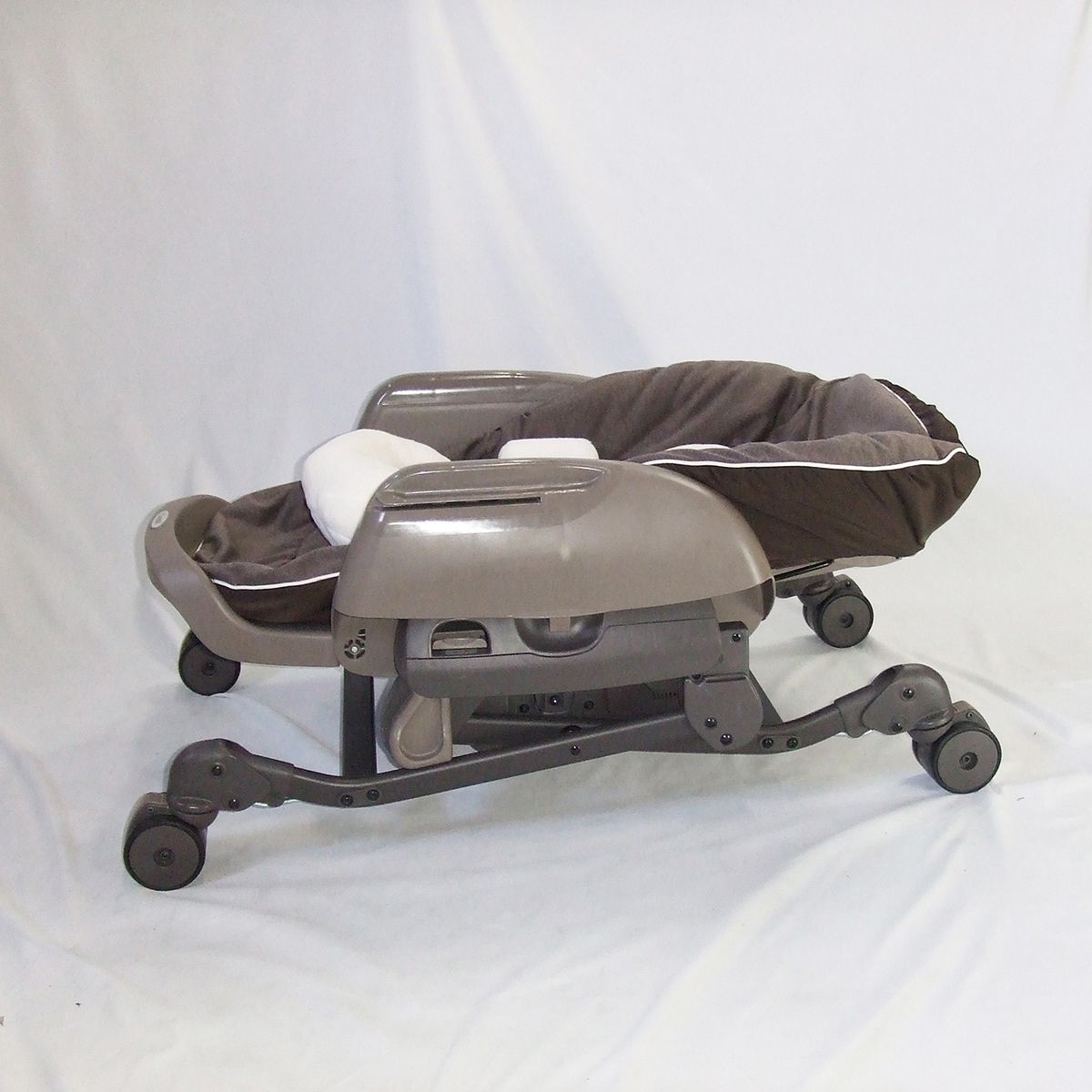 お得っ！厳選中古】電動 ハイローチェア 中古 コンビ Combi ネムリラ 