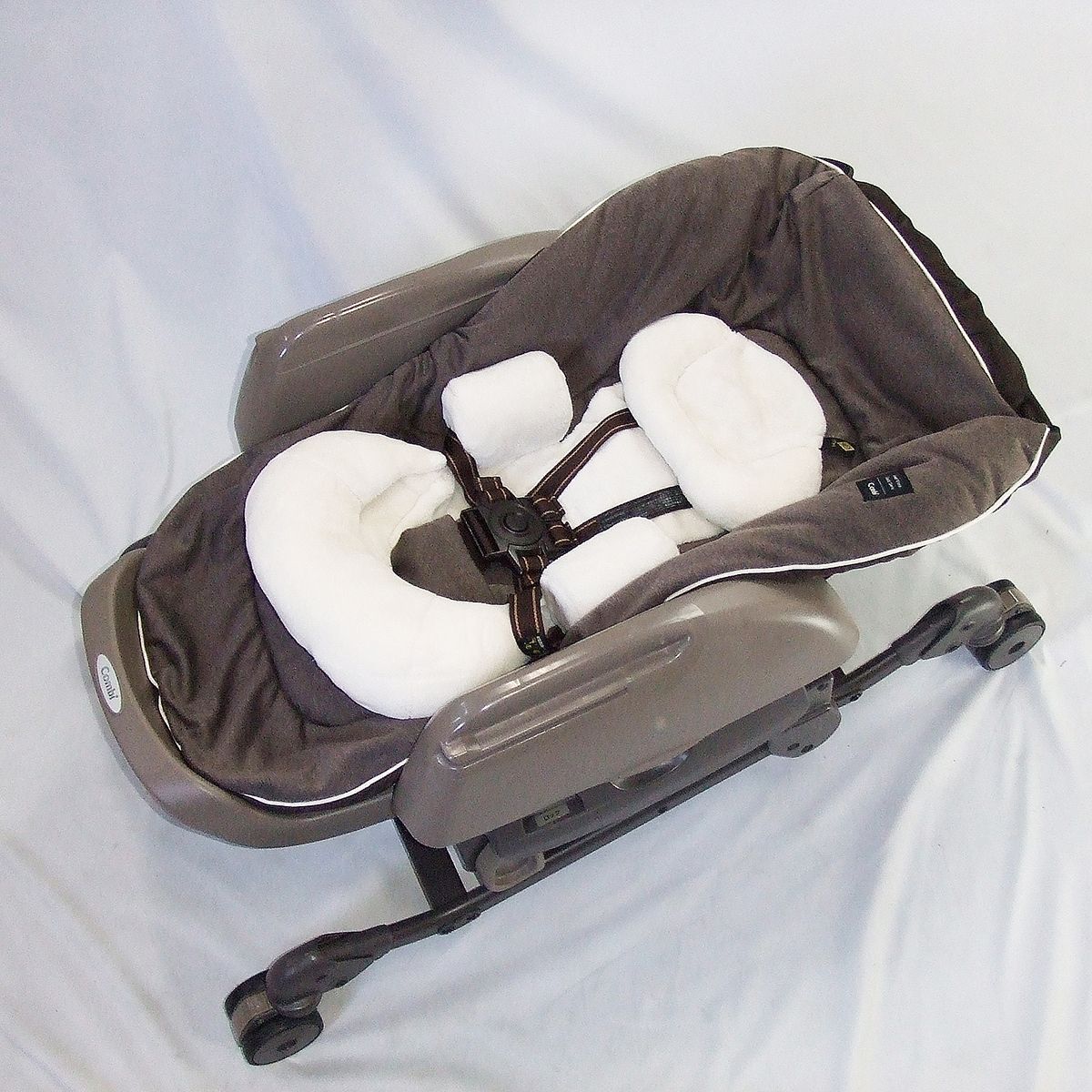 お得っ！厳選中古】電動 ハイローチェア 中古 コンビ Combi ネムリラ 