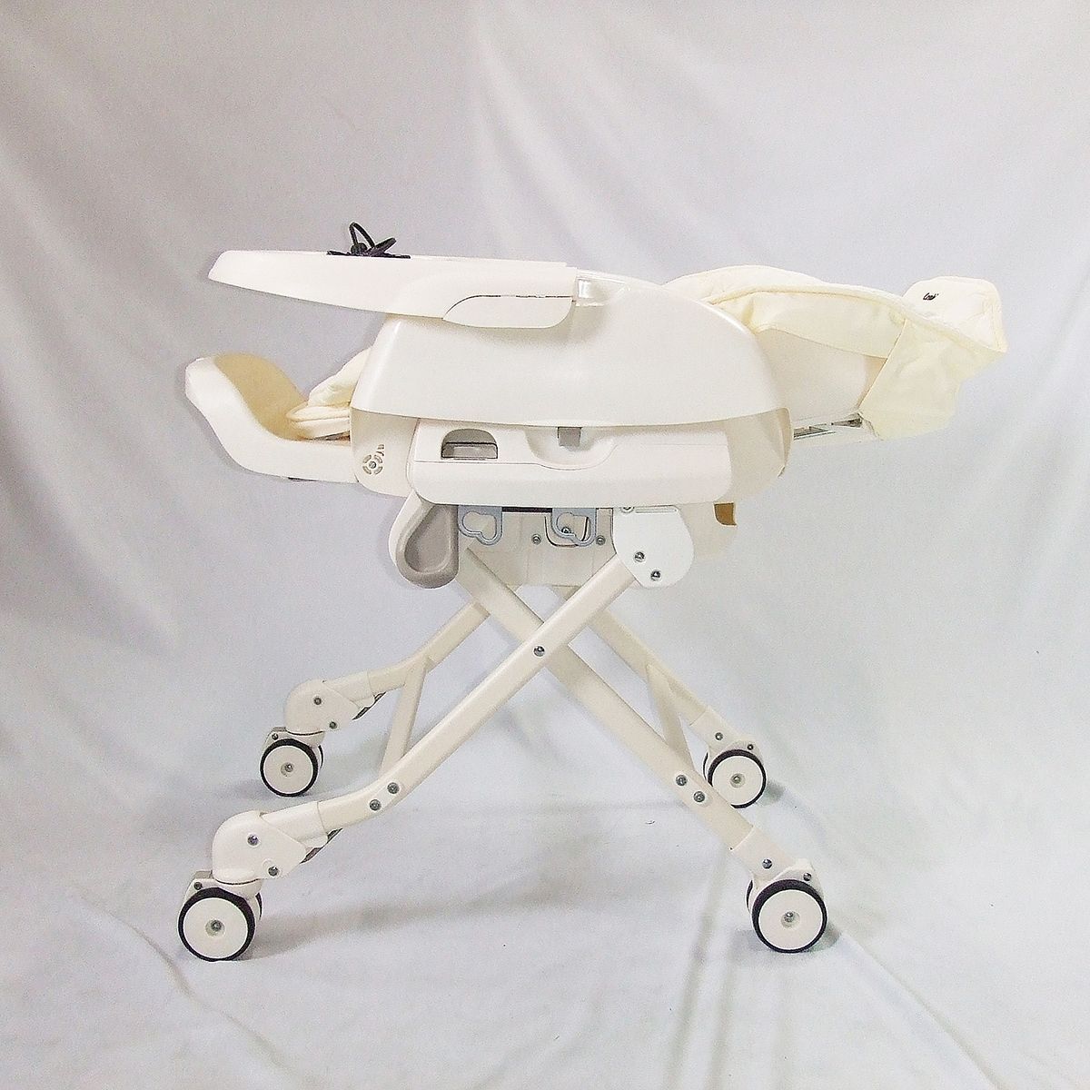 お得っ!厳選中古】電動 ハイローチェア コンビ ネムリラ AUTO SWING お得っ!厳選中古】電動 ハイローチェア コンビ ネムリラ AUTO SWING