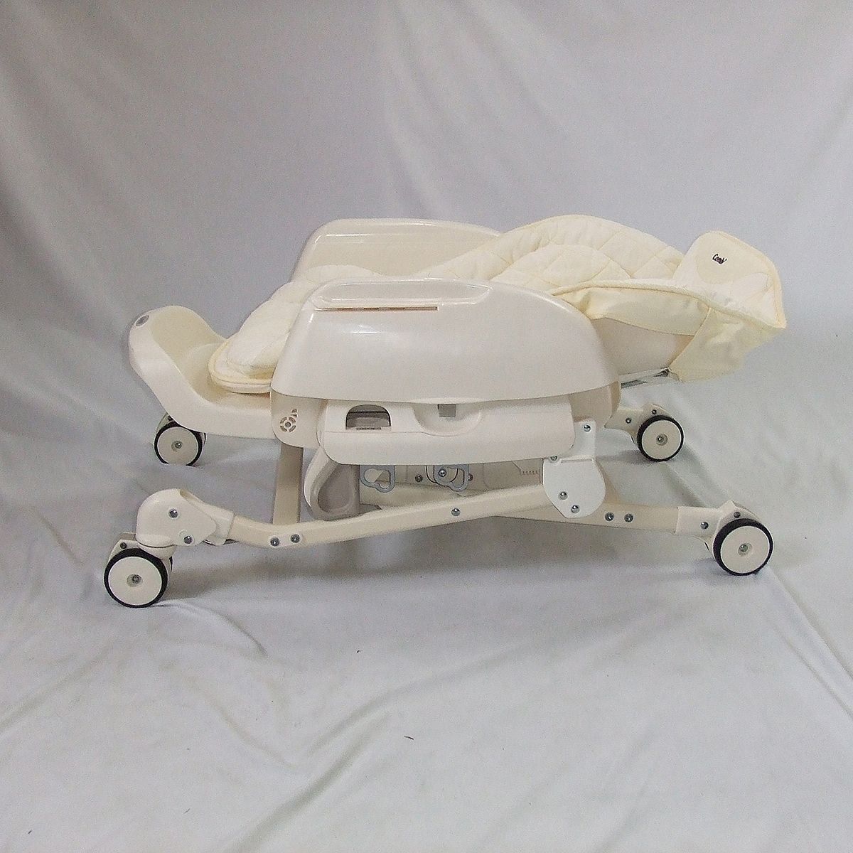 お得っ！厳選中古】電動 ハイローチェア コンビ ネムリラ AUTO SWING