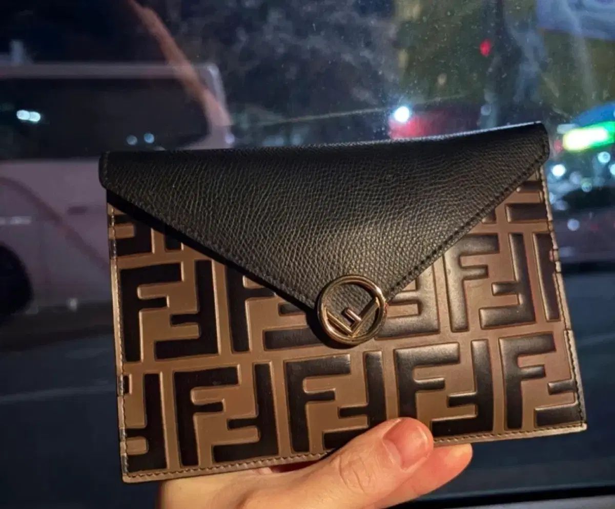 FENDI フェンディ ミニ クラッチバッグ 出品