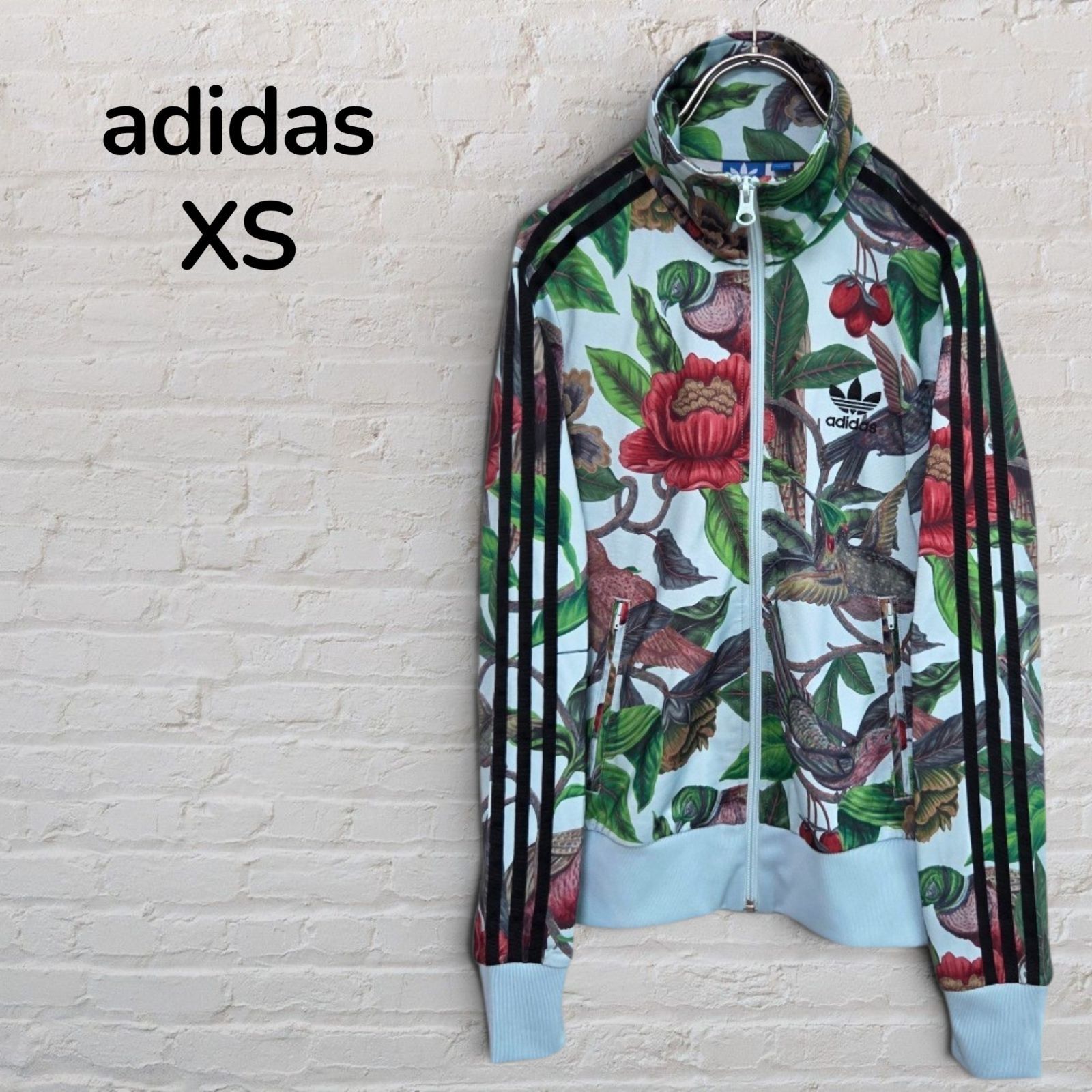 【美品】アディダスオリジナルス adidas originals　ファームコラボ　トラックジャケット　ジャージ　ファイヤーバード　レディース　XS　サックス　水色　フラワー　ボタニカル　トレフォイル　スリーストライプ　スポーツミックス　ストリート　韓国　古着