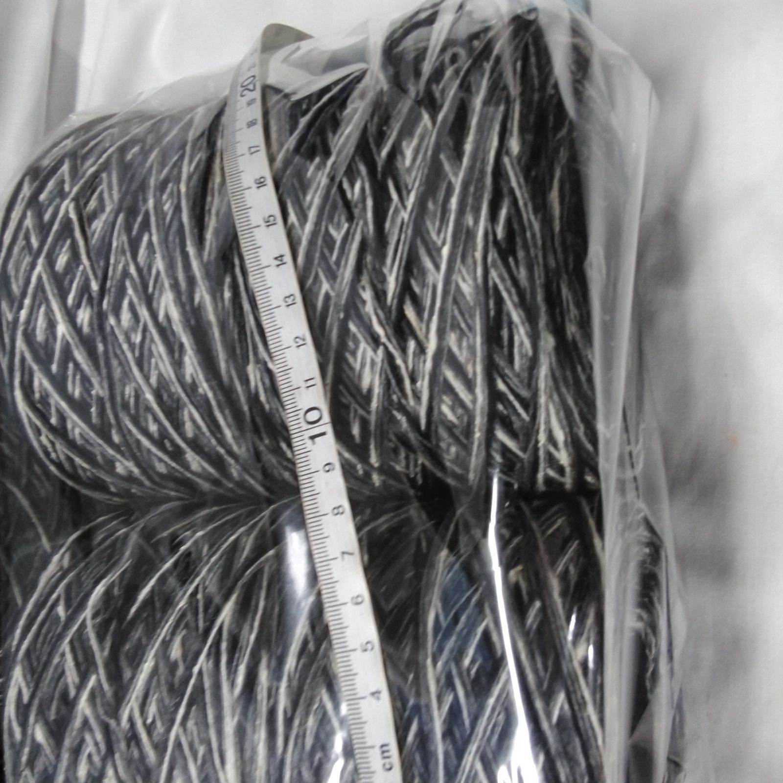 引き揃え糸」「ゼブラ糸」 8玉 総重量 約1.4kg 手編みや、ハンドメイド