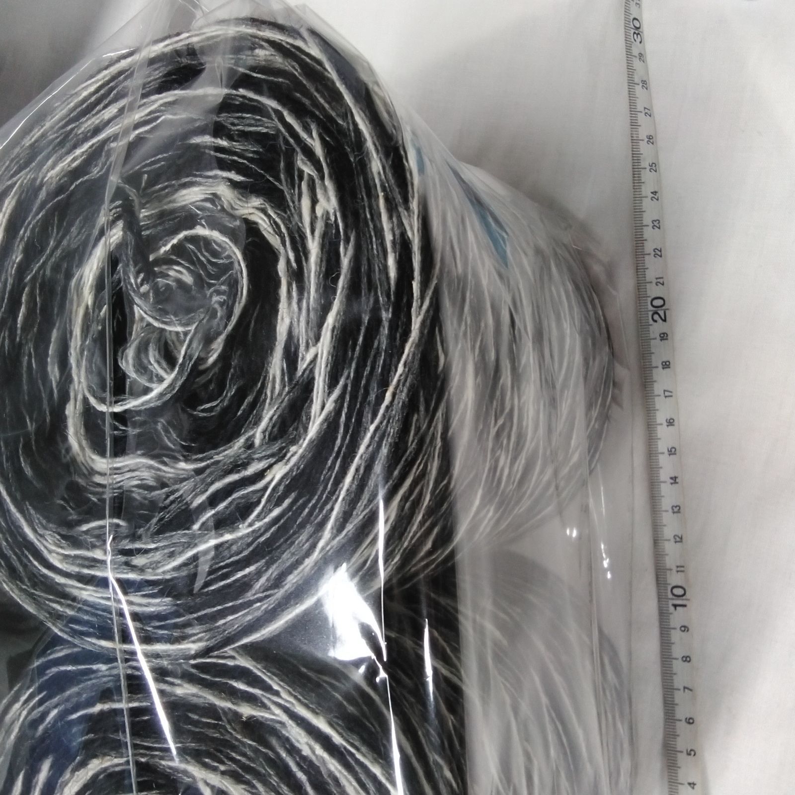 引き揃え糸」「ゼブラ糸」 8玉 総重量 約1.4kg 手編みや、ハンドメイド
