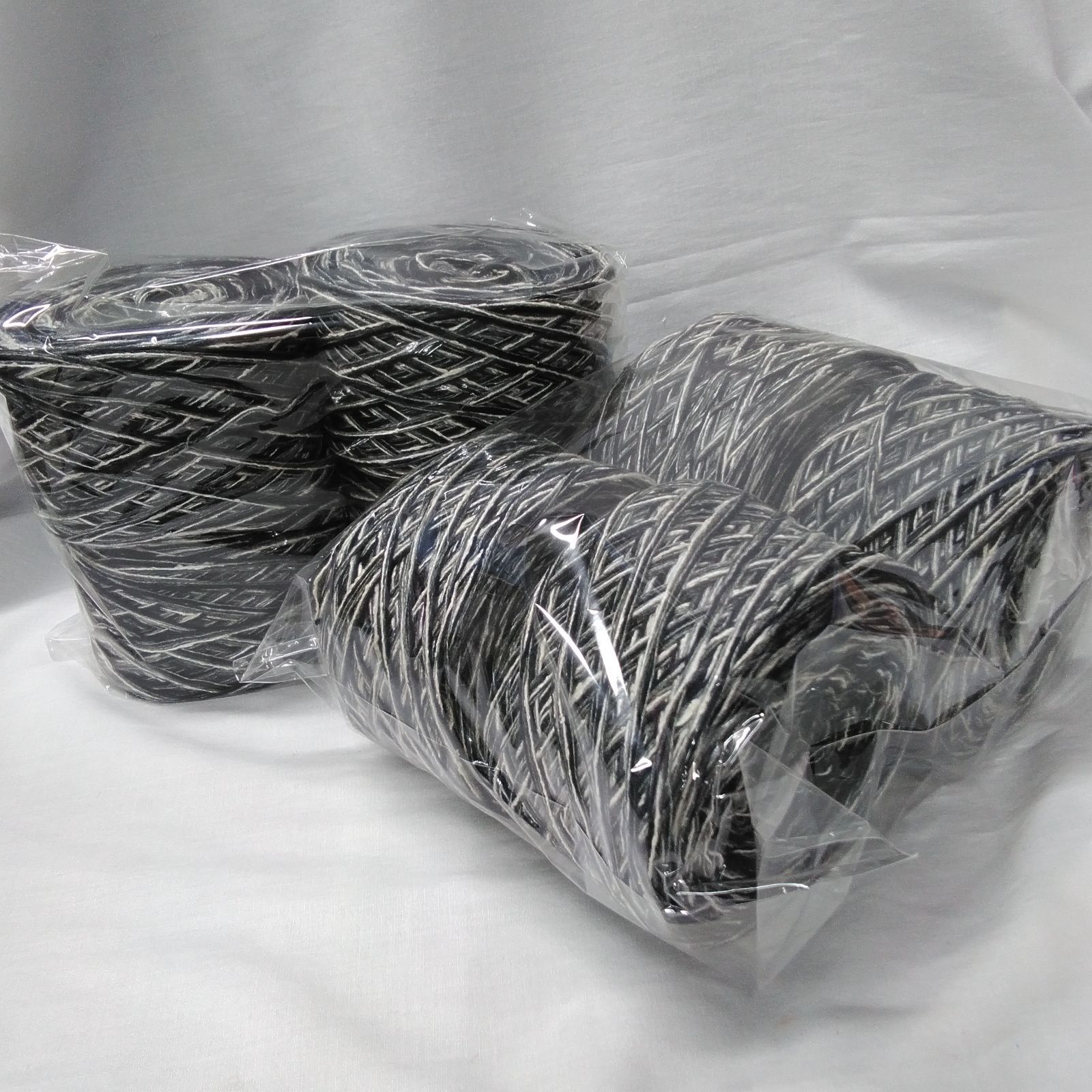 引き揃え糸」「ゼブラ糸」 8玉 総重量 約1.4kg 手編みや、ハンドメイド