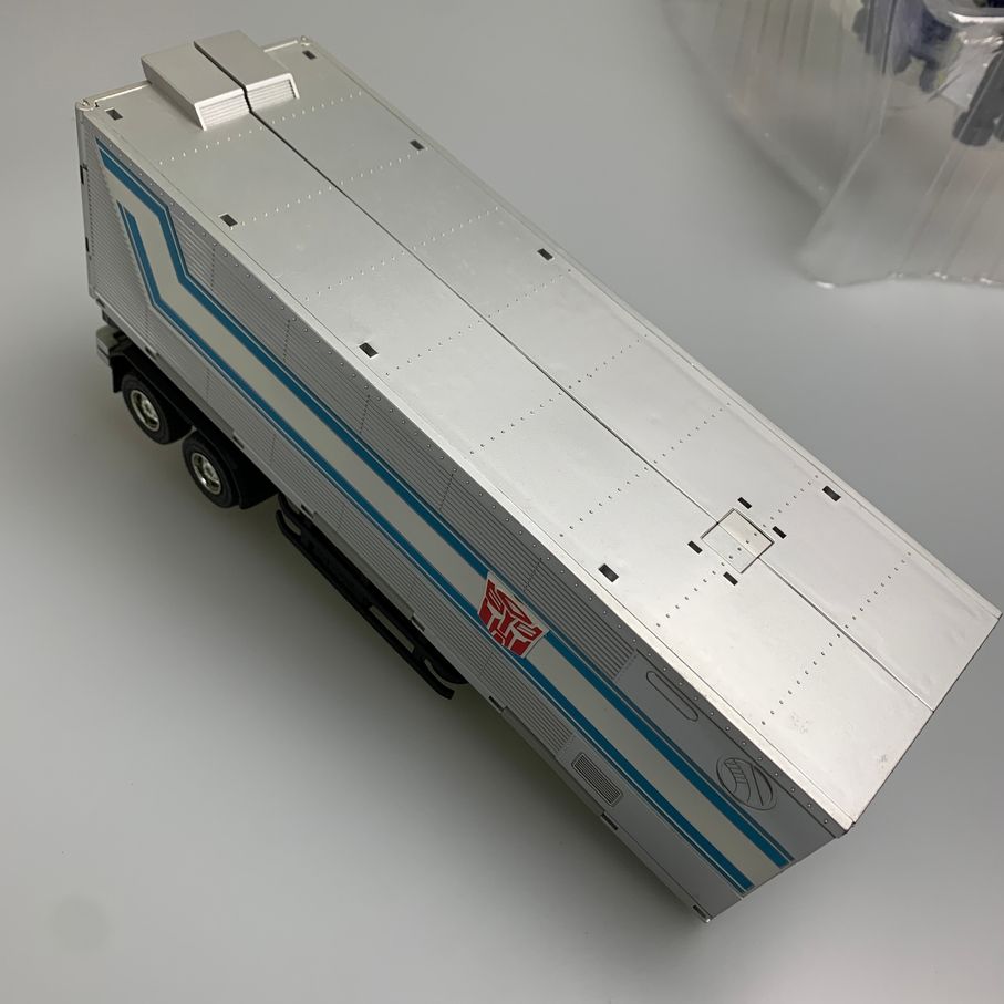 中古品】 MP-10 コンボイ Ver.2.0 タカラトミー トランスフォーマー