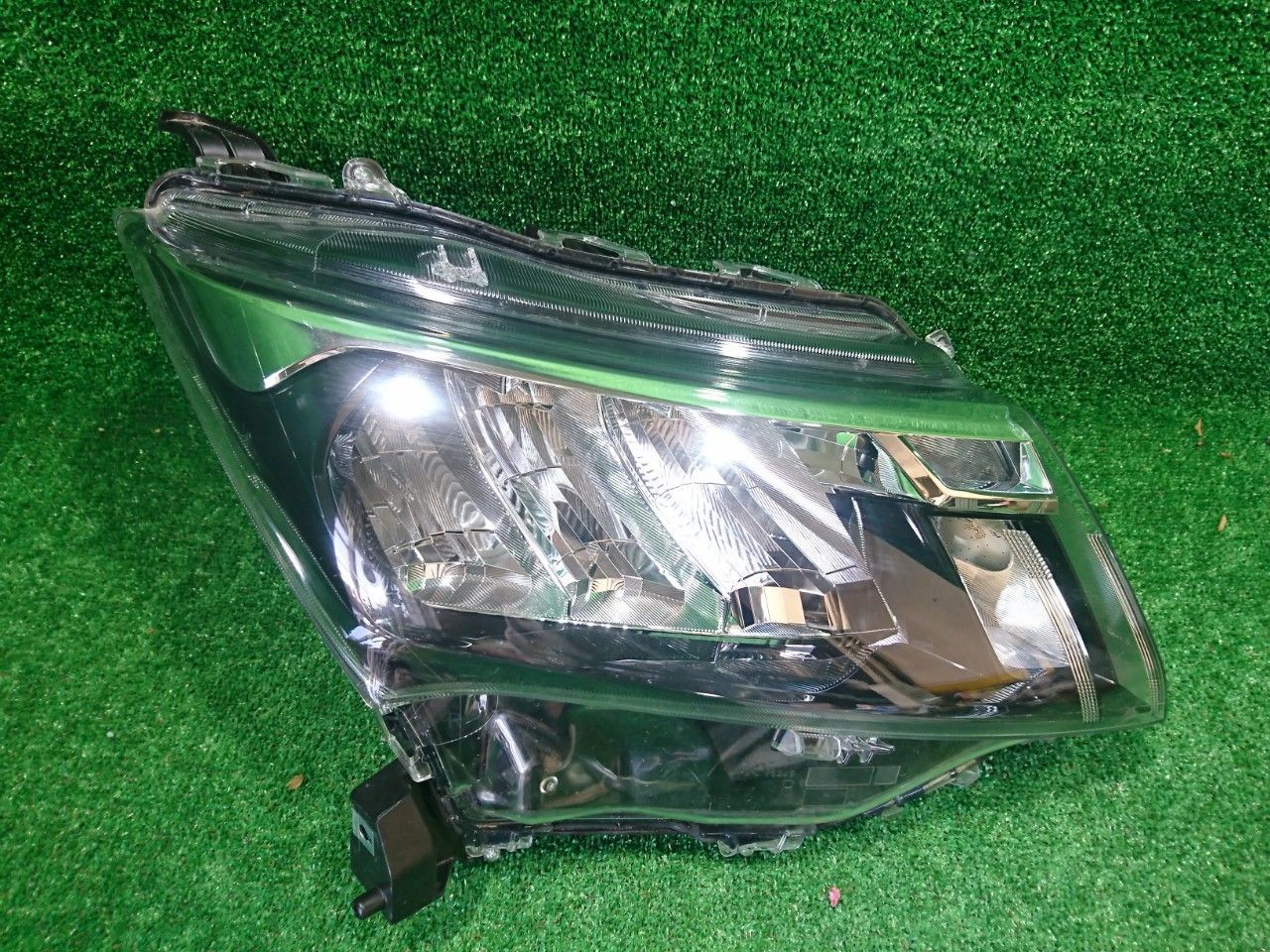 M900A ルーミー 右ヘッドライト スタンレーW6249 (50383)-セール価格で 
