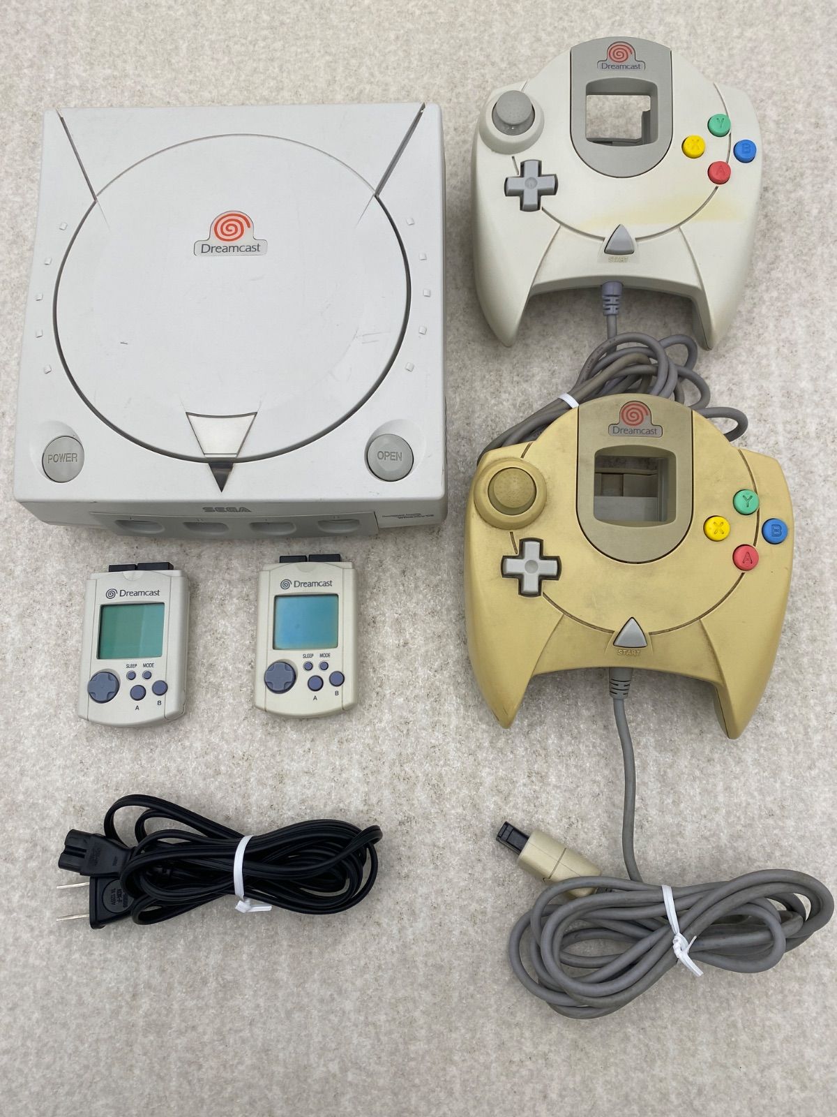 ドリームキャスト本体 HKT-3000　動作品　コントローラー２点