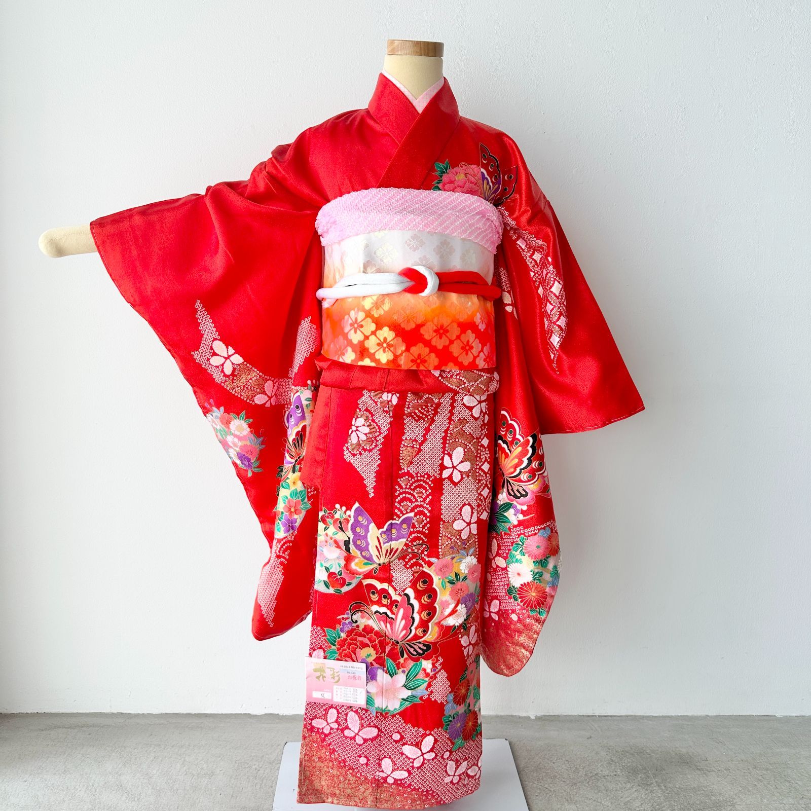 T546　タグ付き　七五三　7歳女の子　着物　四つ身　　赤色　レトロ　キュート　大人気　長襦袢　作り帯セット　帯揚げ帯締め付き　ビンテージ　#きもの猫田