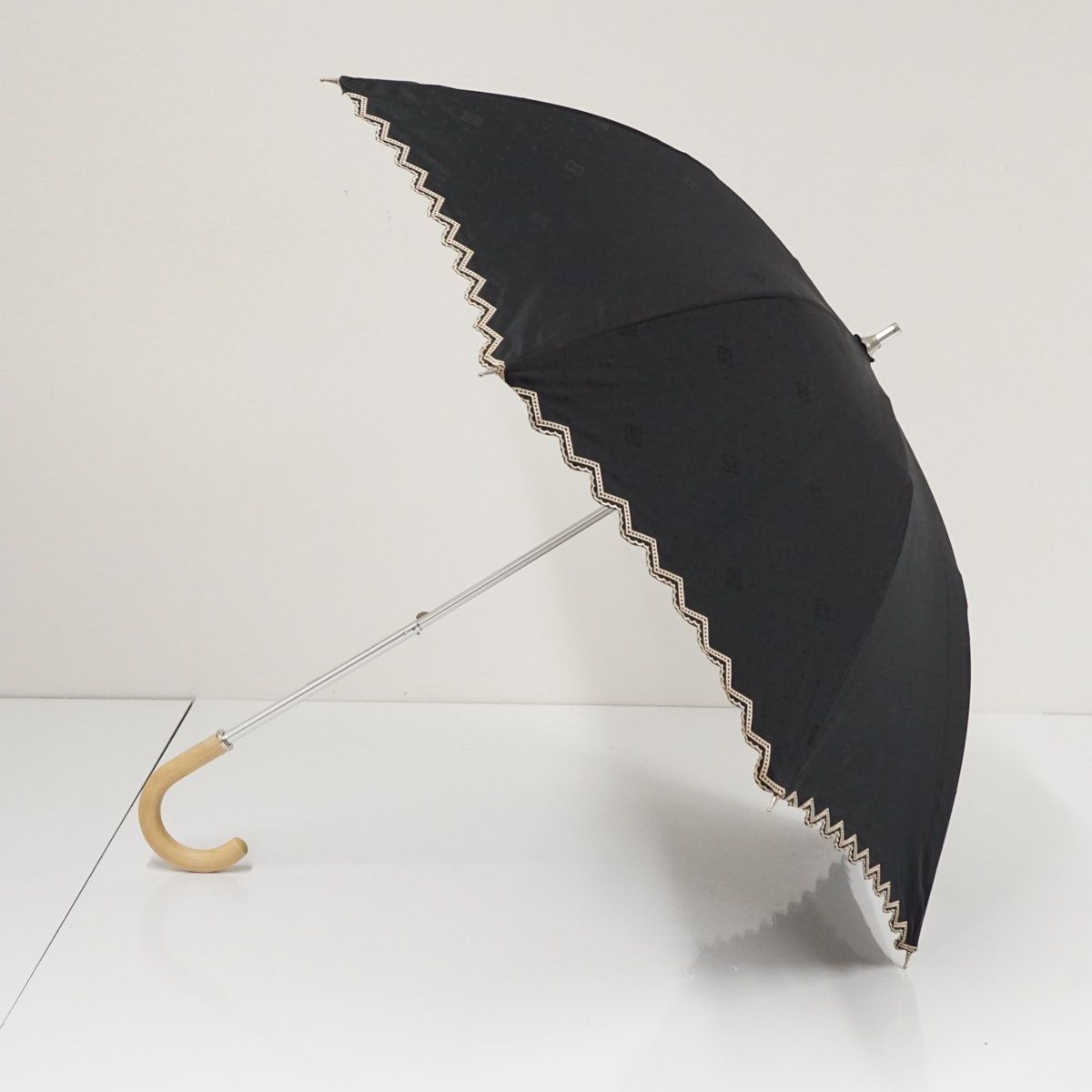 日傘 DAKS ダックス USED美品 晴雨兼用 ブラック スカラップ フリル