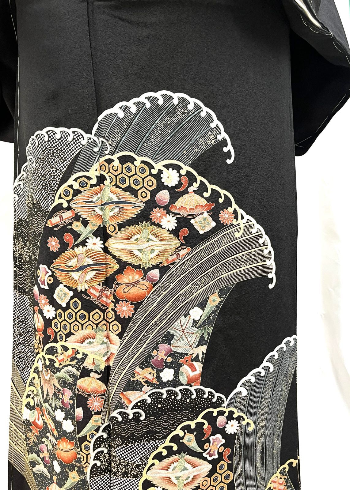 トールサイズ 黒留袖 未使用 仕付け付き 刺繡 金糸 正絹? 5つ紋 身丈 トールサイズ 黒留袖 未使用 仕付け付き 刺繡 金糸 正絹? 5つ紋 身丈