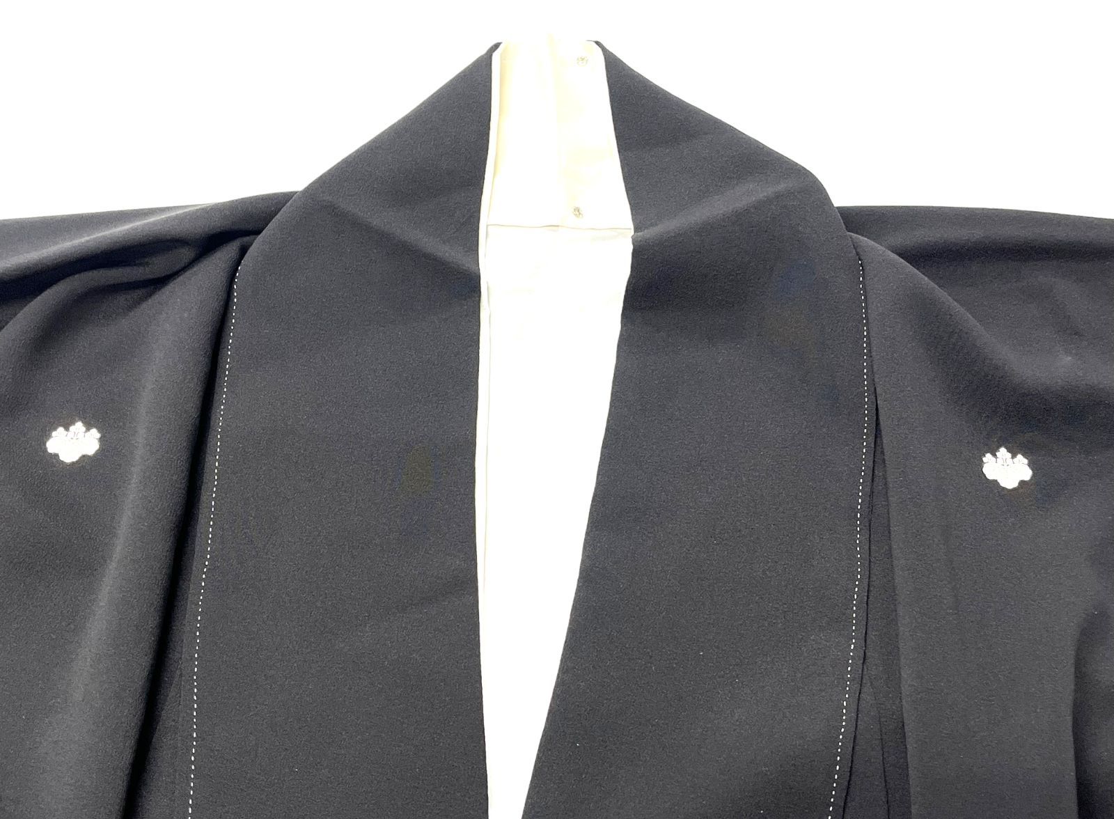 トールサイズ 黒留袖 未使用 仕付け付き 刺繡 金糸 正絹? 5つ紋 身丈 トールサイズ 黒留袖 未使用 仕付け付き 刺繡 金糸 正絹? 5つ紋 身丈