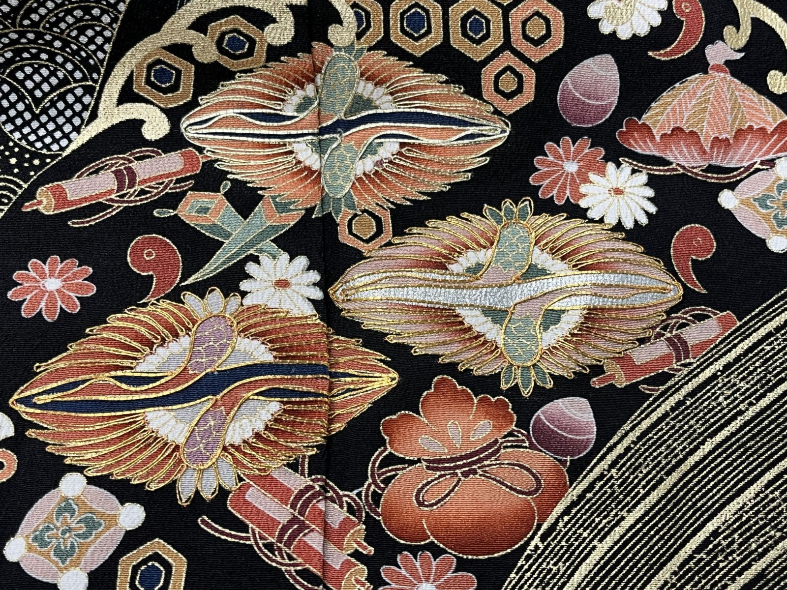 トールサイズ 黒留袖 未使用 仕付け付き 刺繡 金糸 正絹？ 5つ紋 身丈