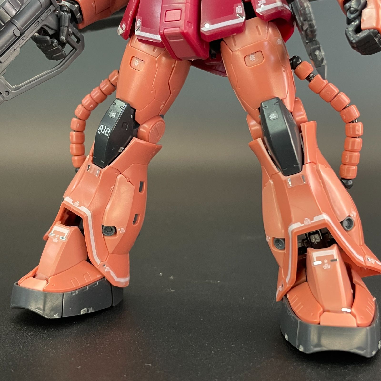 ガンプラ【中古品】 RG 1/144 MS-06S シャア専用ザク 完成品 組立済み