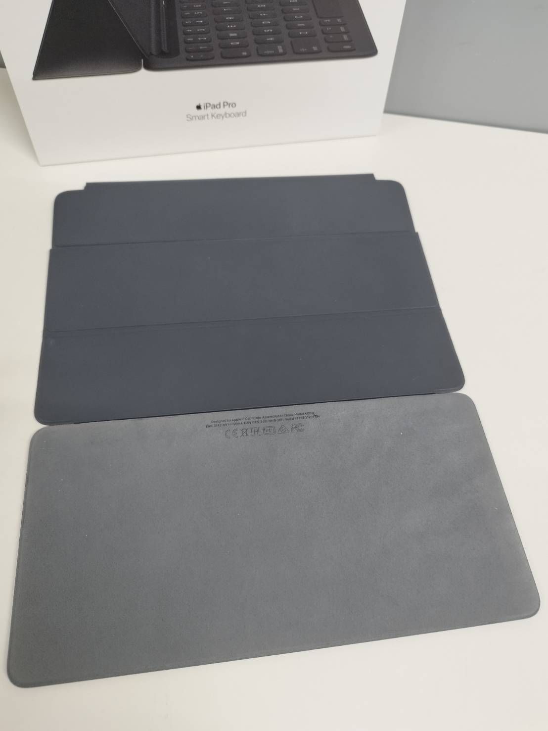 良品】iPad Pro Smart Keyboard/10.5インチ/A1829/日本語配列〈MPTL2J