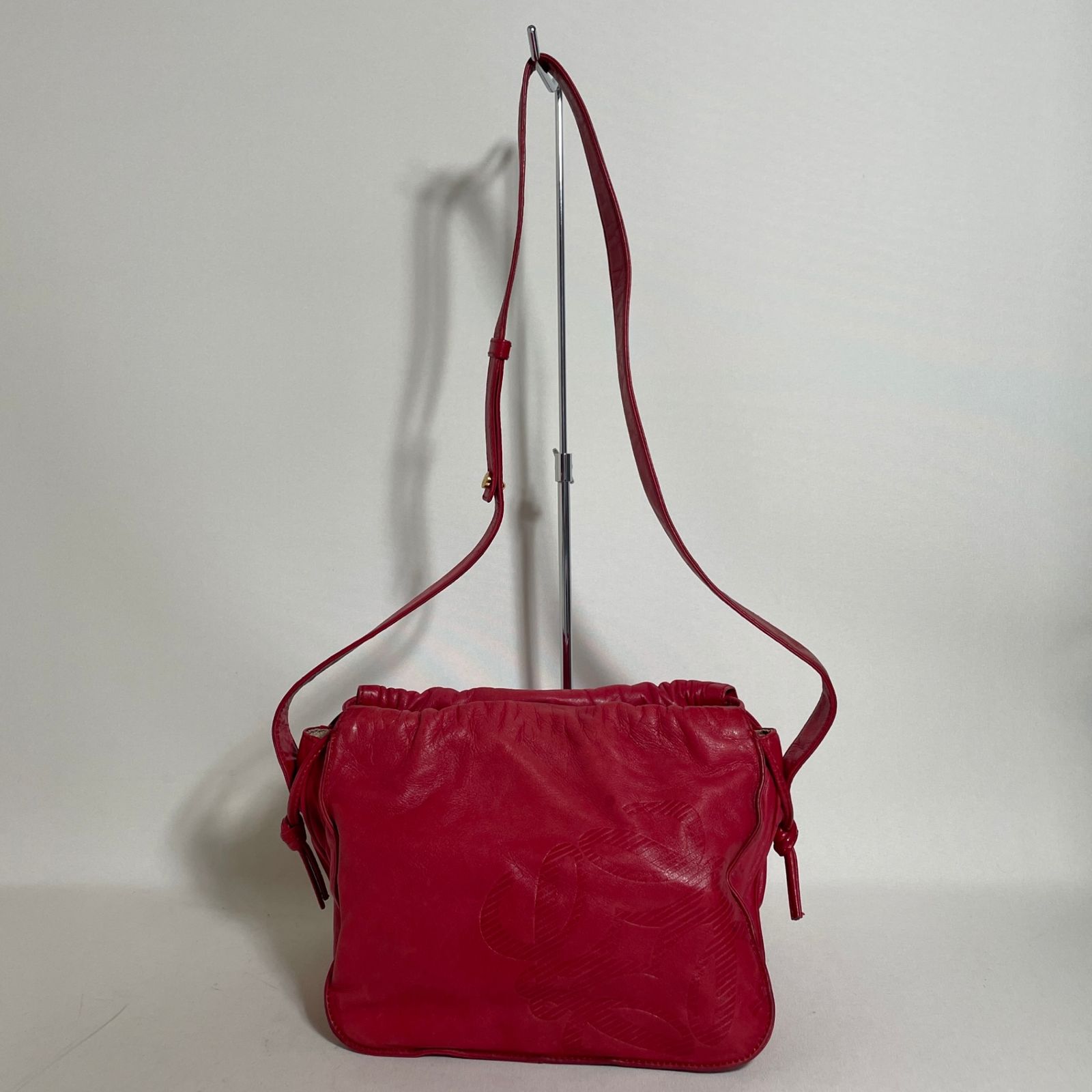 2605-37|ロエベ ショルダーバッグ ナッパレザー レッド アナグラム 2605-37|ロエベ ショルダーバッグ ナッパレザー レッド アナグラム