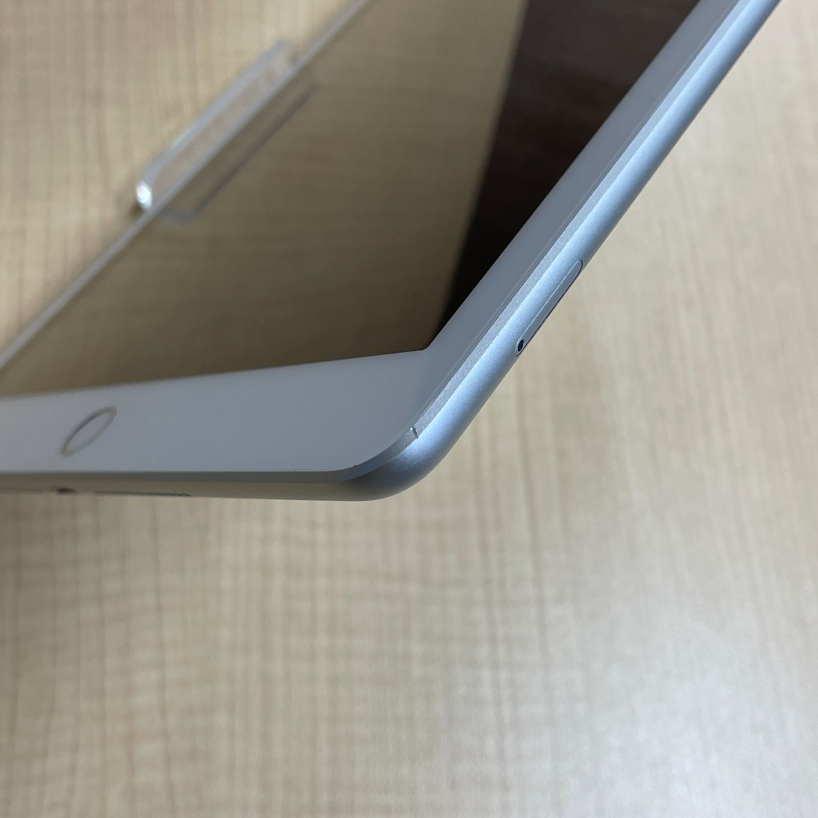 美品 iPad6 本体 32GB WiFi+Cellularモデル シルバー - メルカリ