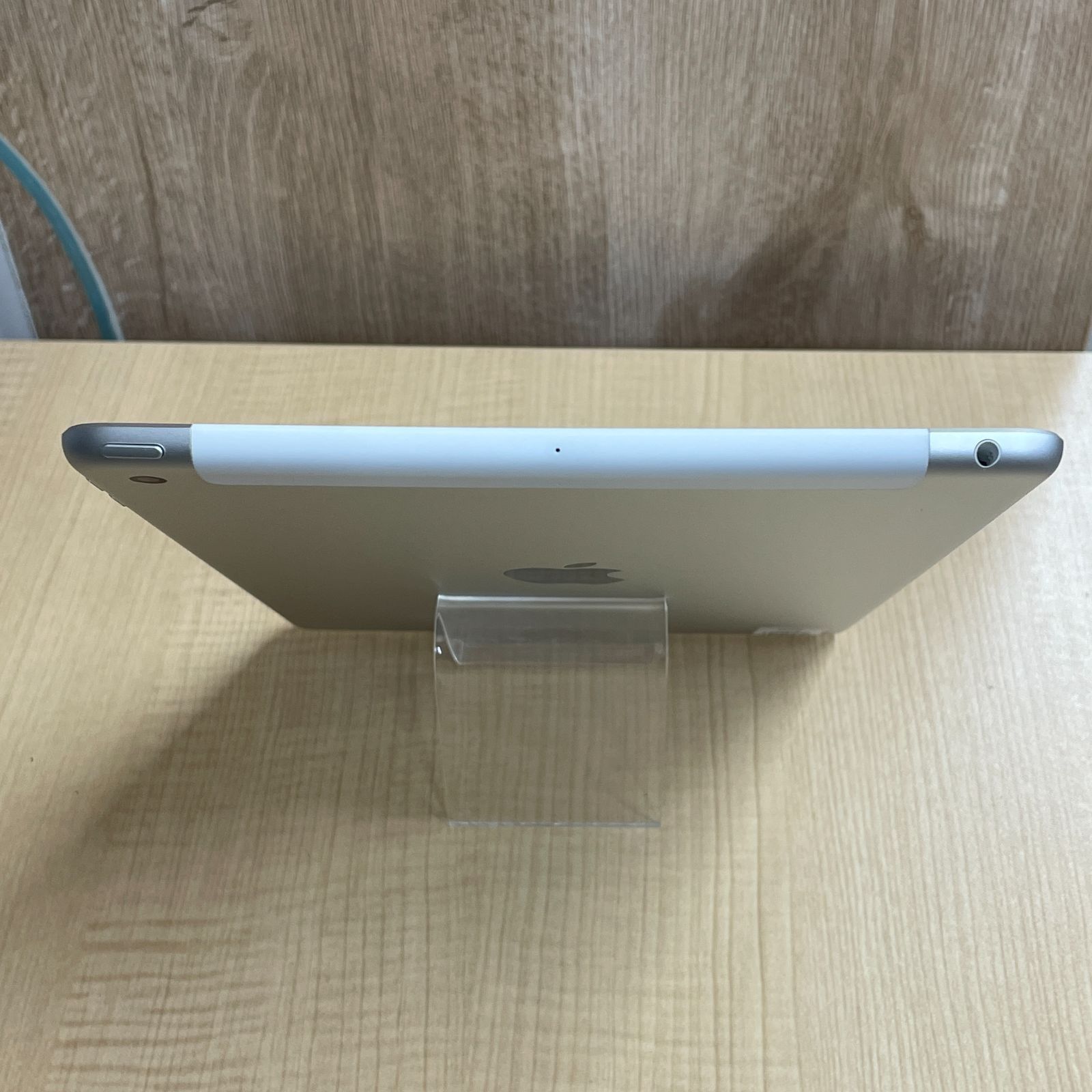 美品 iPad6 本体 32GB WiFi+Cellularモデル シルバー - メルカリ