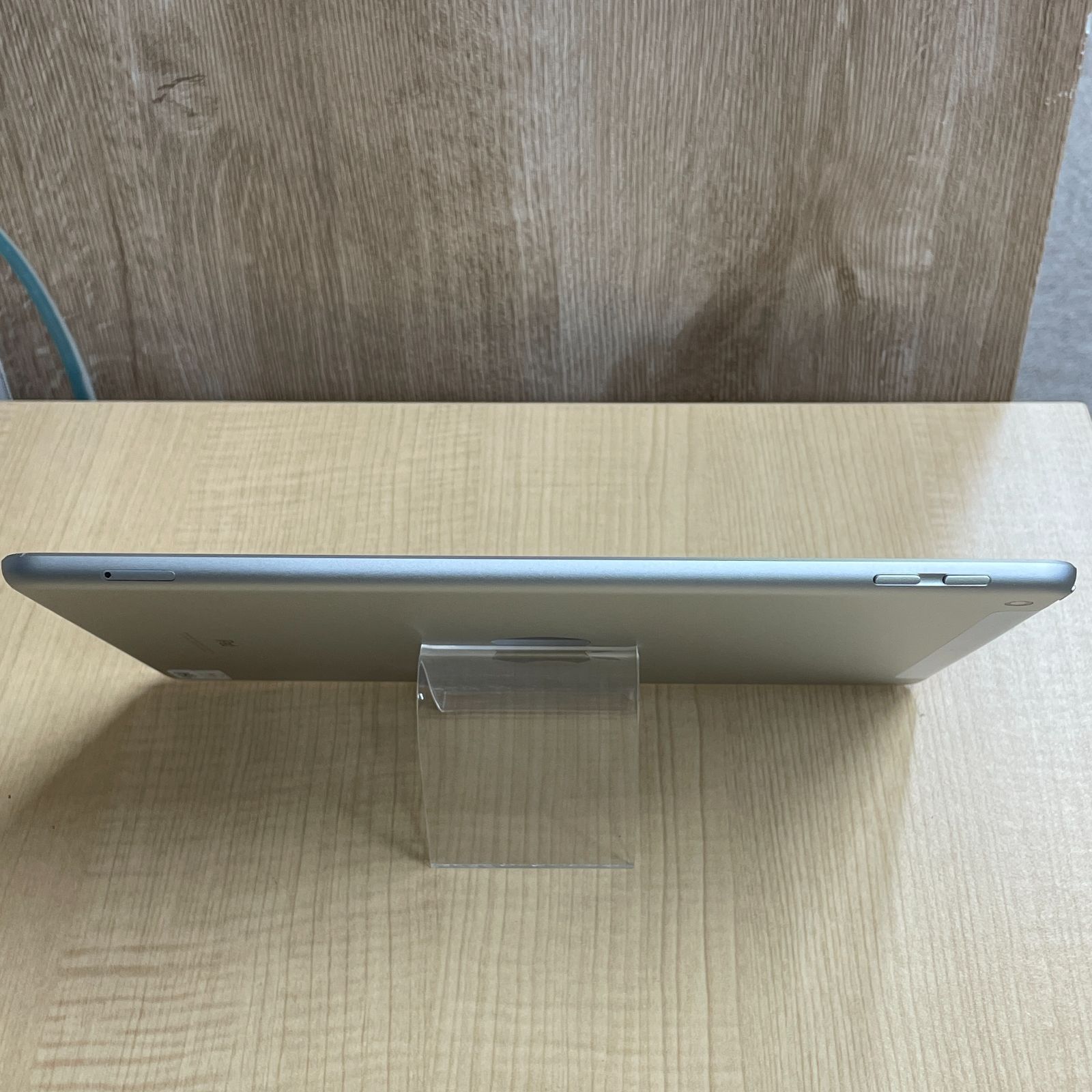 美品 iPad6 本体 32GB WiFi+Cellularモデル シルバー - メルカリ