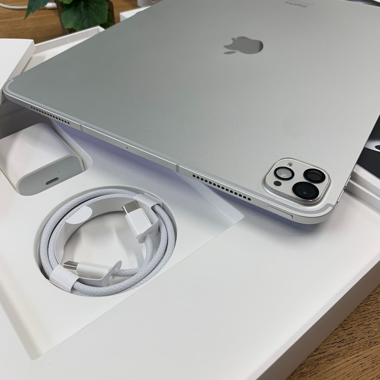 iPad Pro M4 13インチ 2TB シルバー SIMフリー 新品同様 - メルカリ