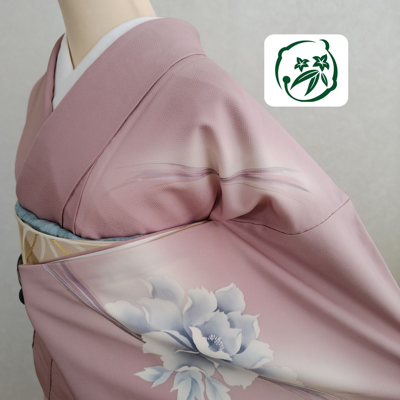 【 二部式着物 】ハンドメイド　リメイク品 ✨️帯付け二部式かんたん着物 ✨️ 花模様 ✨️ 訪問着 ✨️袷 替袖付き No7600582
