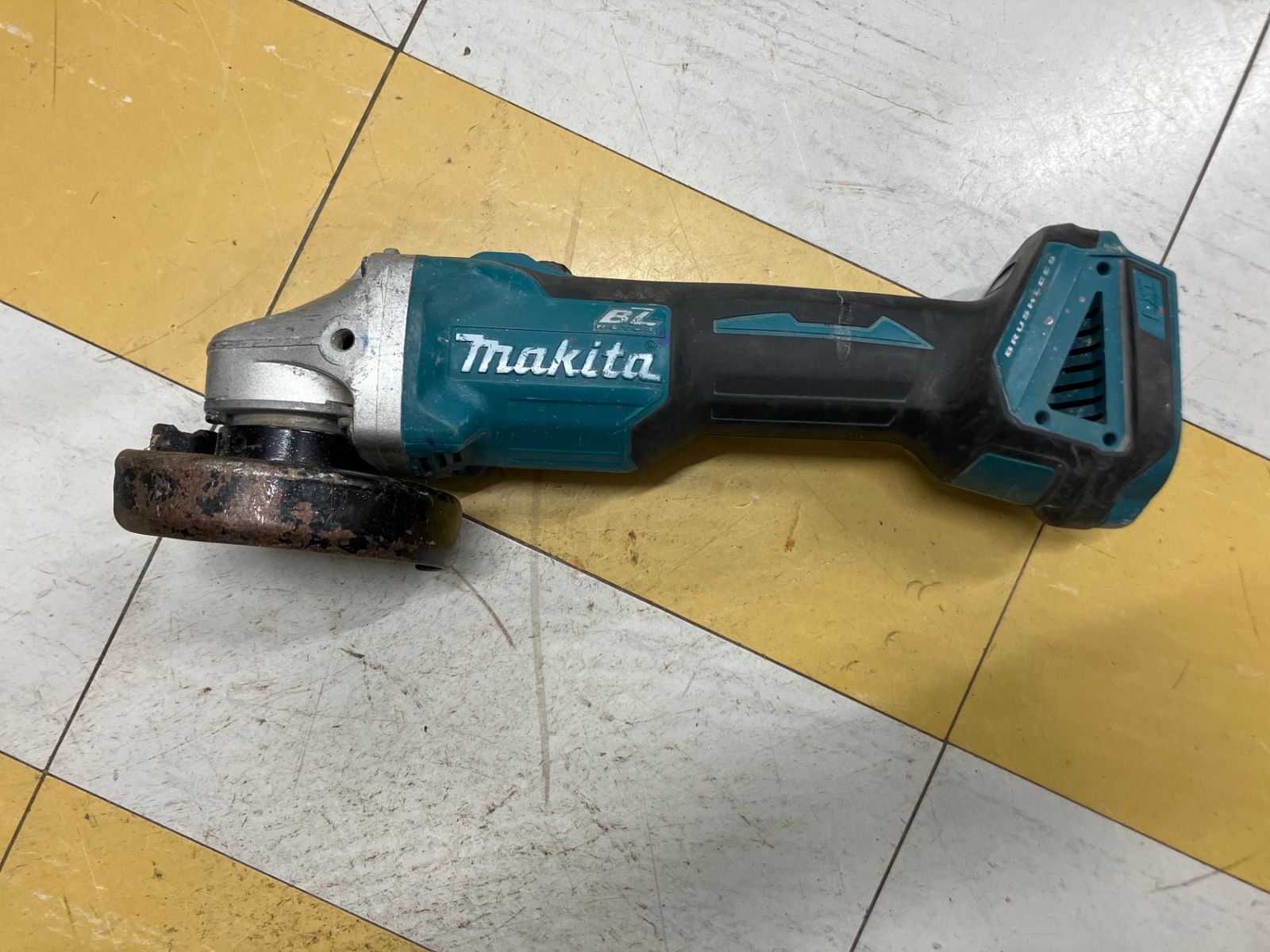 動きます！【ジャンク】マキタmakita 100mmコードレスディスクグラインダ18v GA404DZN (GA404DN)♪アクトツール富山店♪Y6