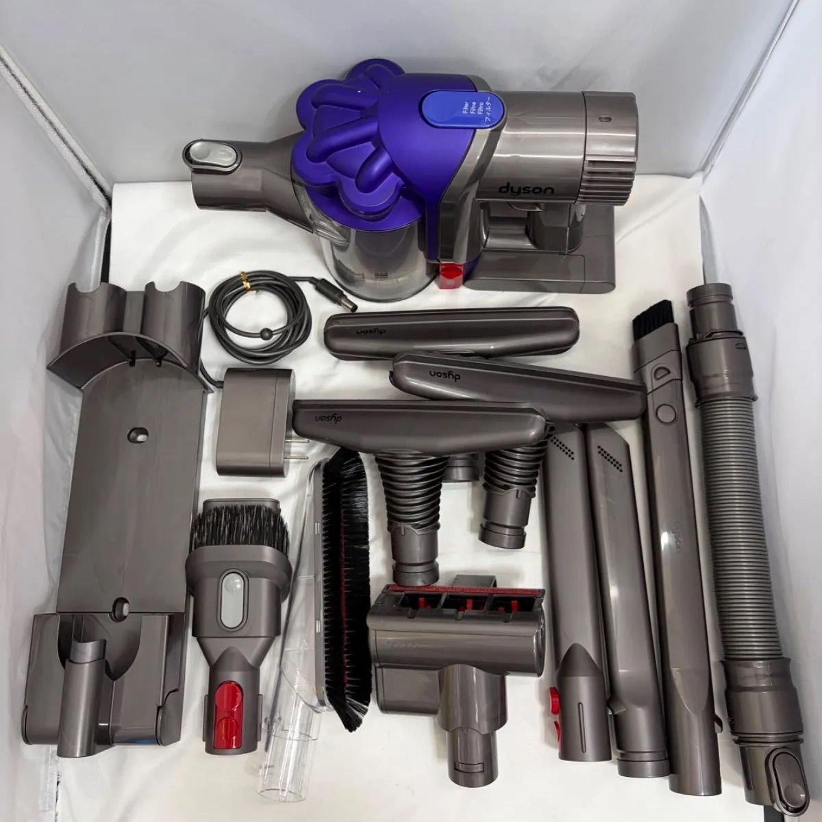 新品　ダイソン　DC34 Dyson DC34 Handheld Vacuum Cleaner