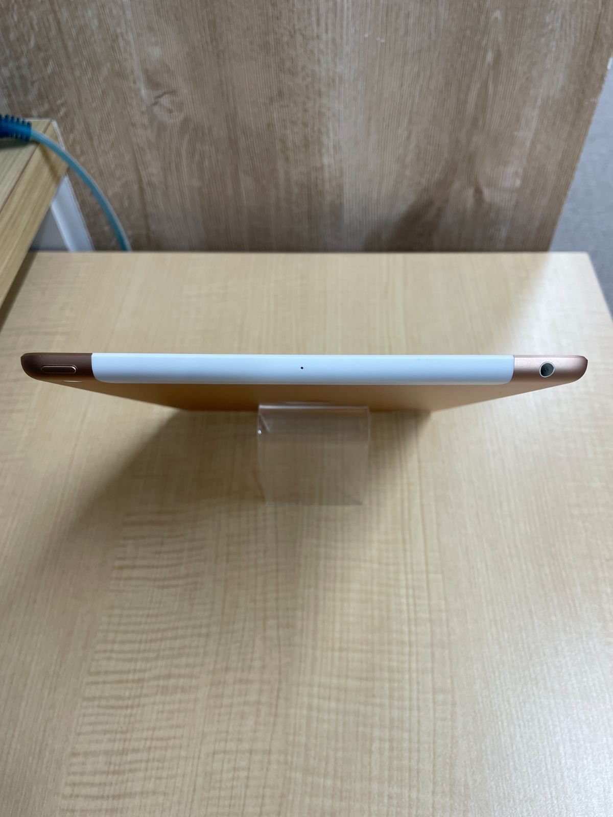 iPad6 本体 32GB WiFi+Cellularモデル ゴールド - メルカリ