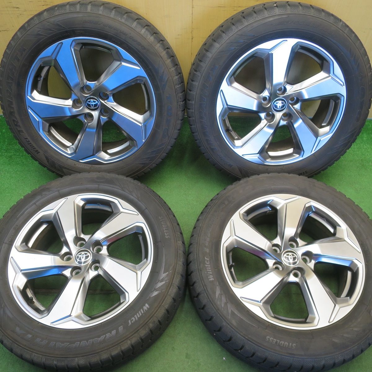 バリ溝！キレイ！9.5分★トヨタ RAV4 Gグレード 純正 225/60R18 スタッドレス トーヨー ウインター トランパス TX 18インチ PCD114.3/5H★6051003NJス