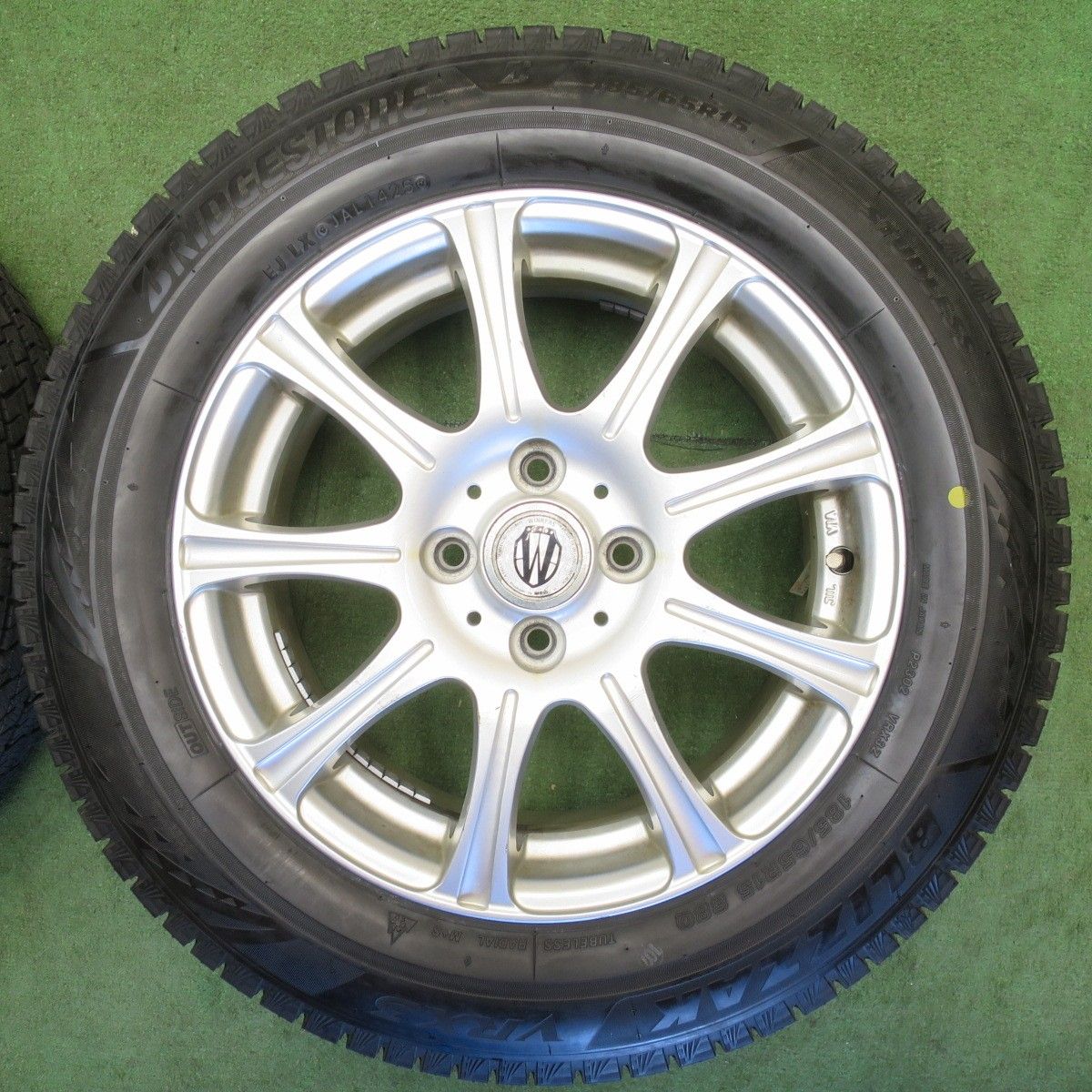 バリ溝！25年！9.5分☆スタッドレス 185&frasl;65R15 ブリヂストン