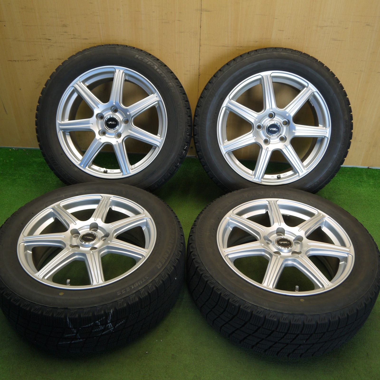 バリ溝！キレイ！9分☆スタッドレス 215/55R17 ブリヂストン アイス