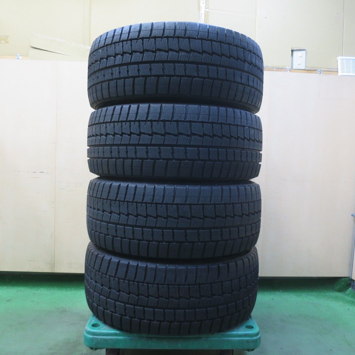 ほぼ未使用！23年★スタッドレス 245/40R19 ダンロップ ウインターマックス WM01 DSST ランフラット タイヤ 19インチ レクサス LS スカイライン 等★6051604イスタ