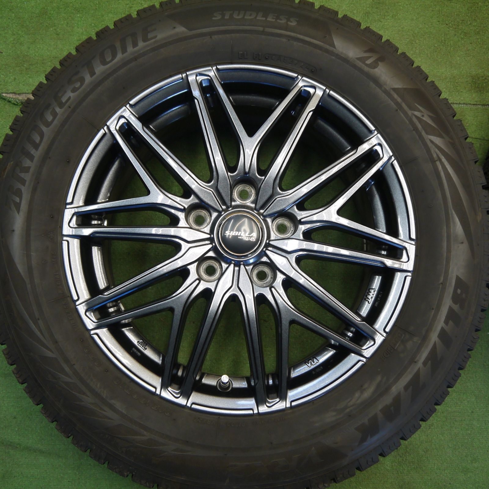 バリ溝！24年！キレイ！9.5分☆スタッドレス 215/60R16 ブリヂストン