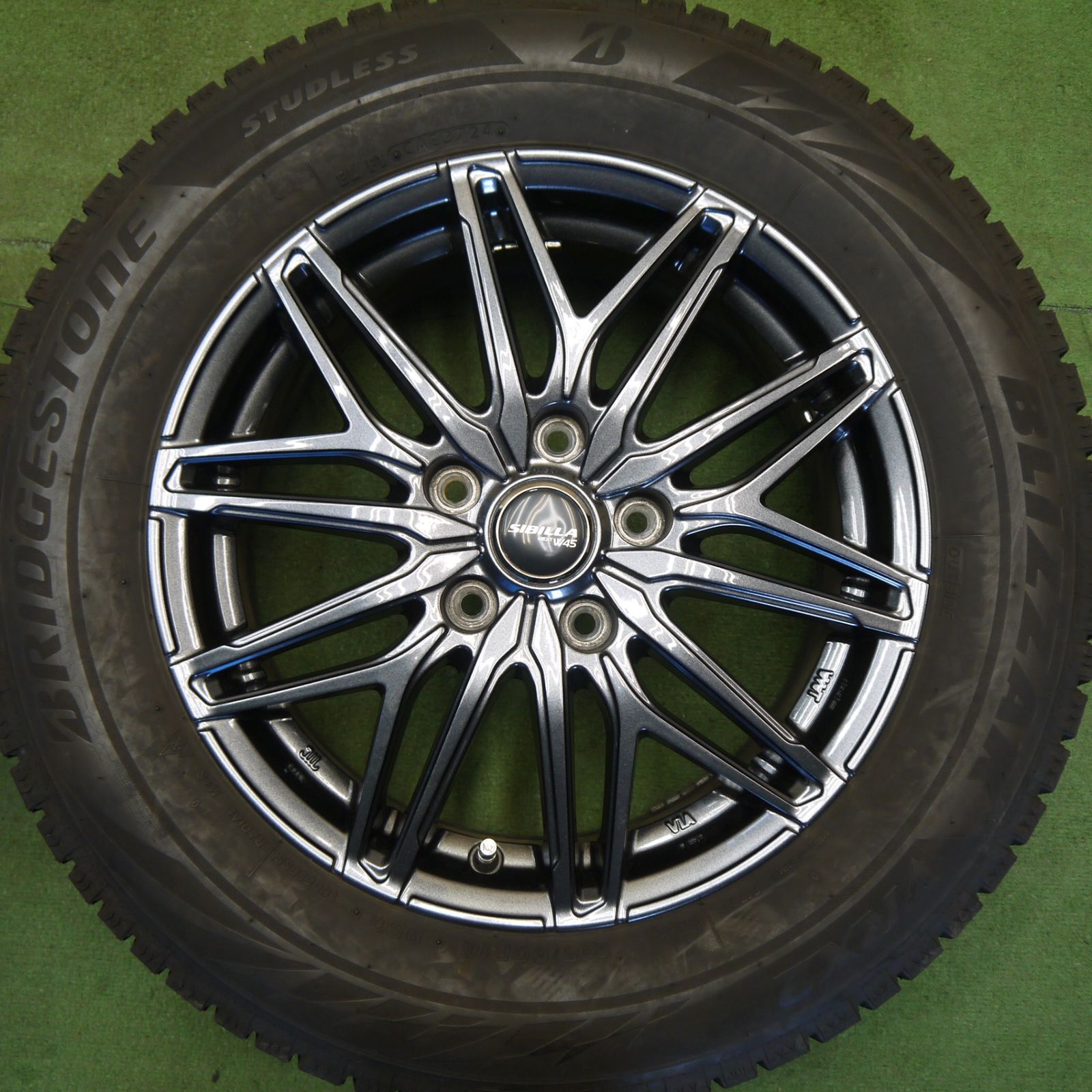 バリ溝！24年！キレイ！9.5分☆スタッドレス 215/60R16 ブリヂストン