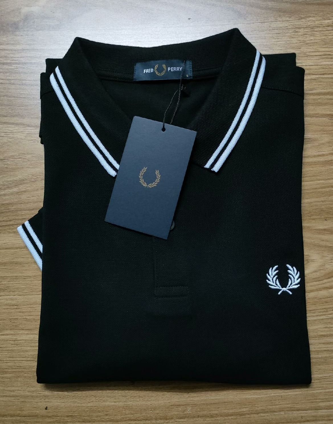 FRED PERRY ポロシャツ ブラックL 新品 袋入 タグ付き 半袖 タグ付き FRED PERRY フレッドペリー ブラック ポロシャツ 半袖 服の数